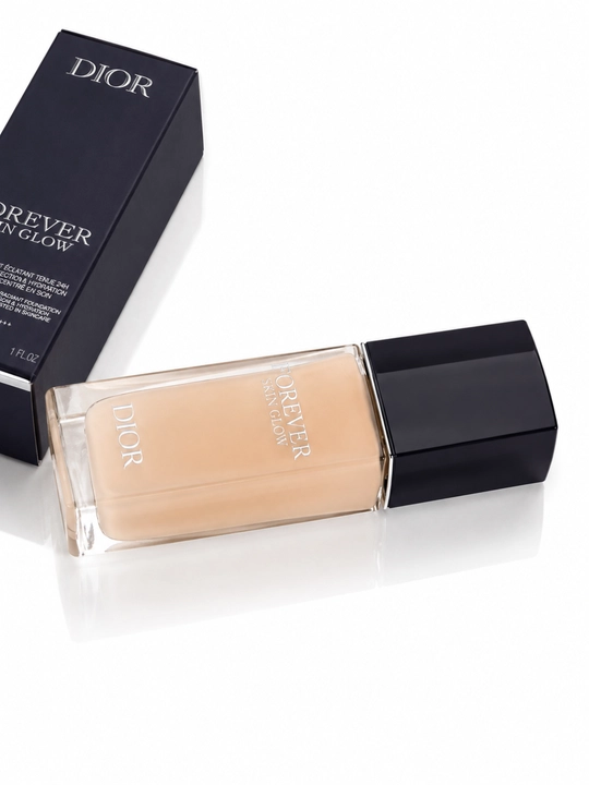 Yengil tonal krem, uzoq saqlanuvchi makiyaj, Dior forever skin glow 0.5N neutral glow