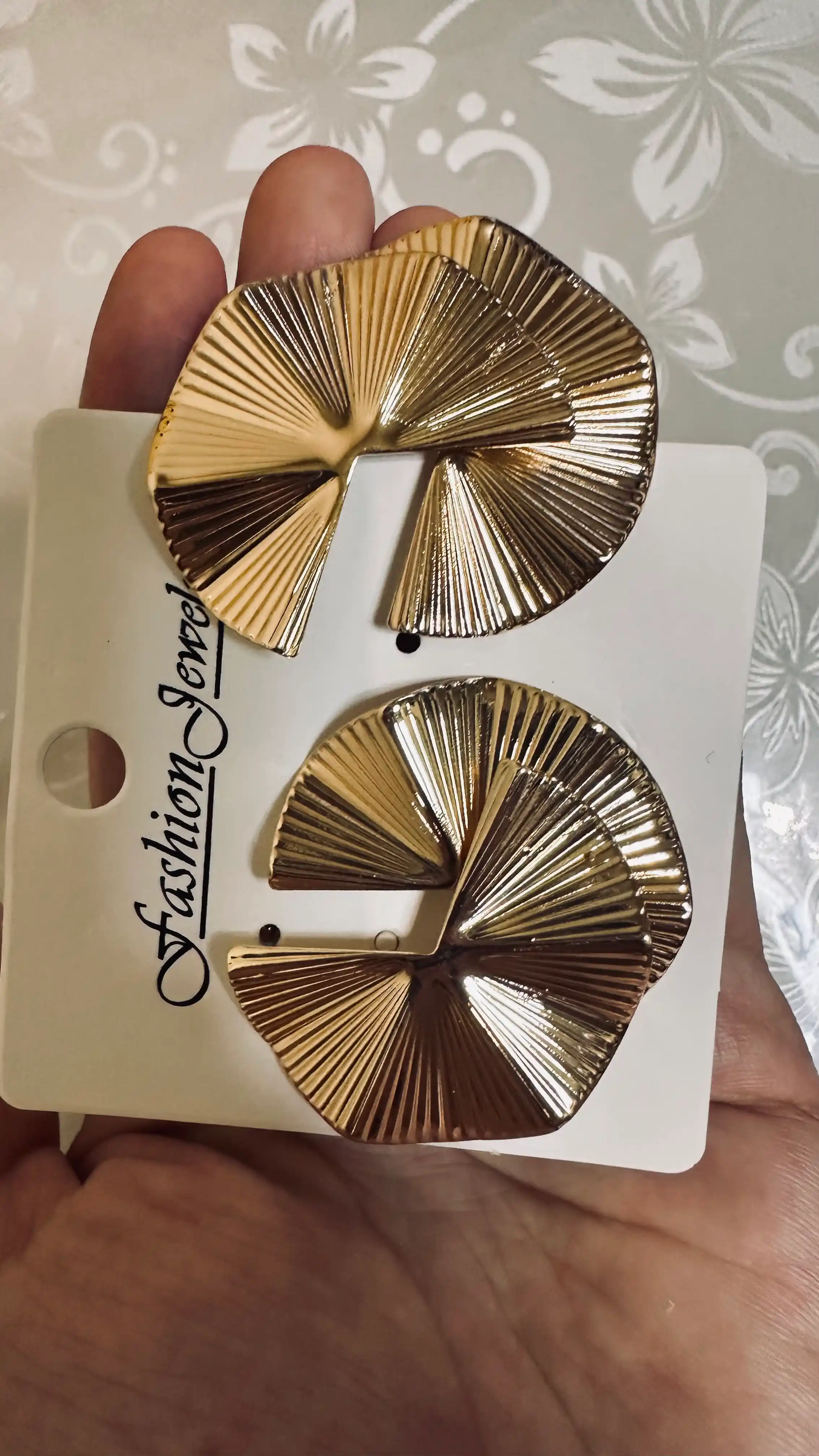 Ayollar ziragi, gullar, marvarid qadalgan, katta, bayramona