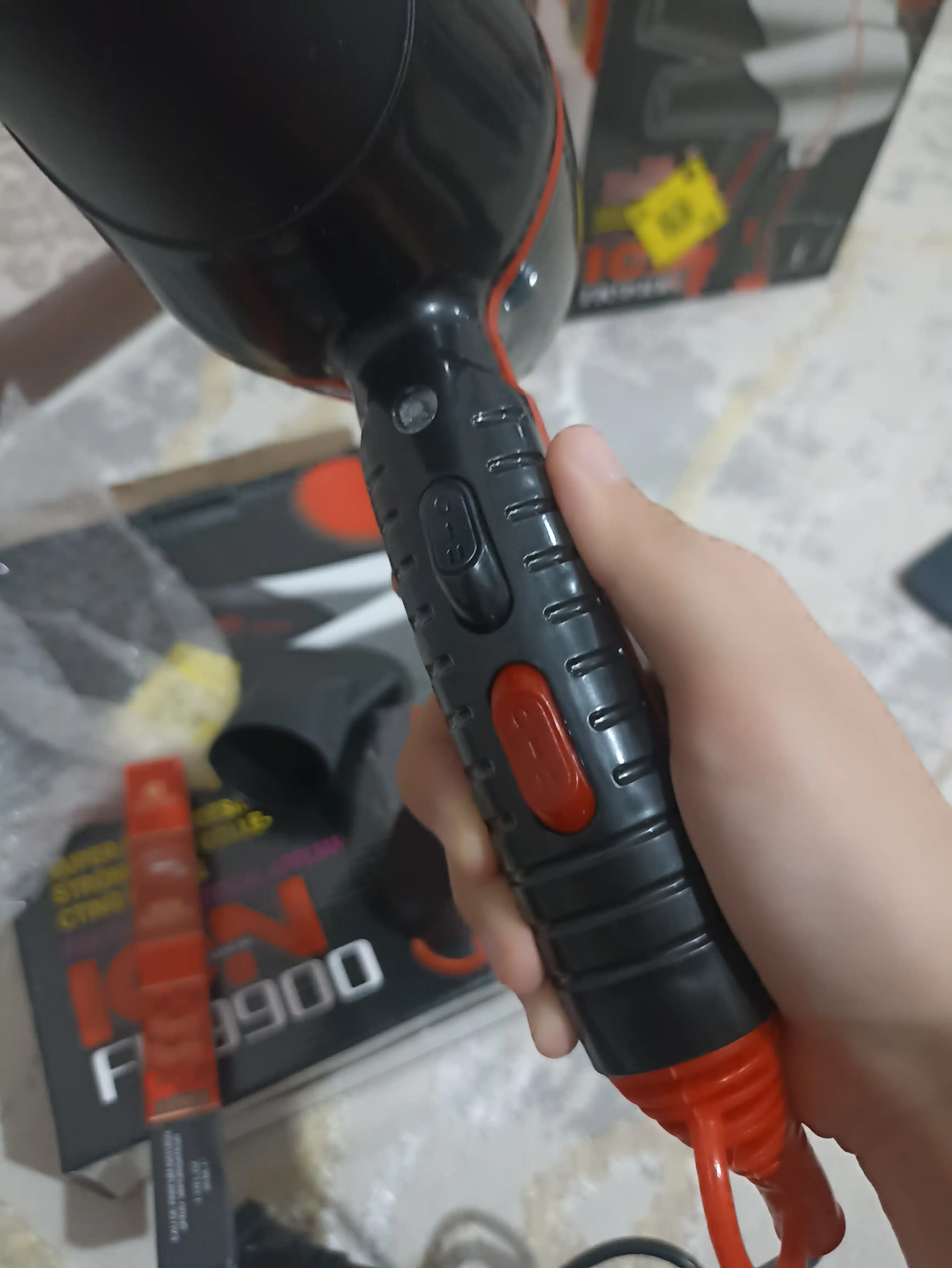 Soch quritish va turmaklash uchun professional fen + sovg‘aga atir, ayollar uchun