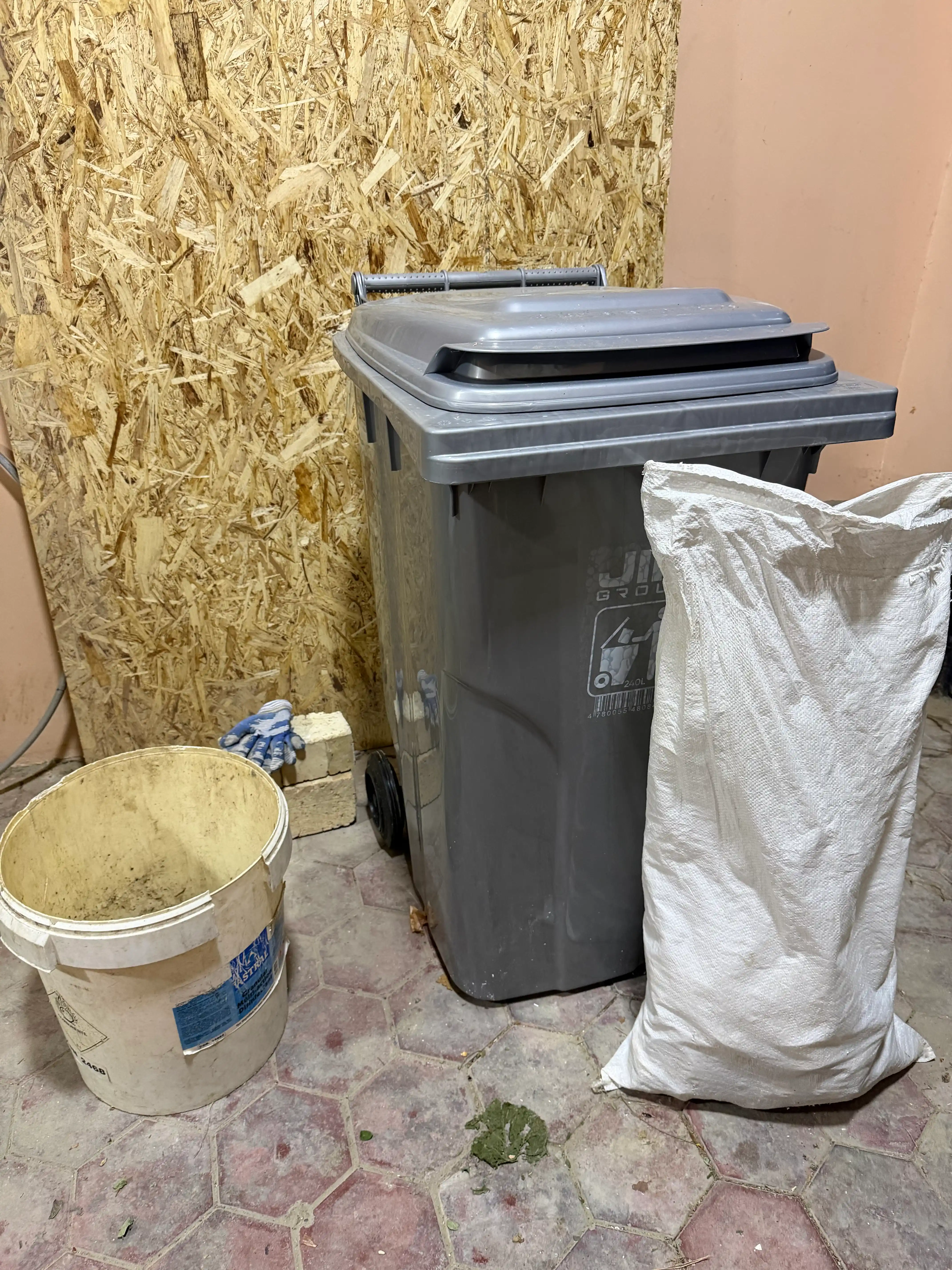 Chiqindi uchun plastik urna, chiqindi idishi, g'ildirakli