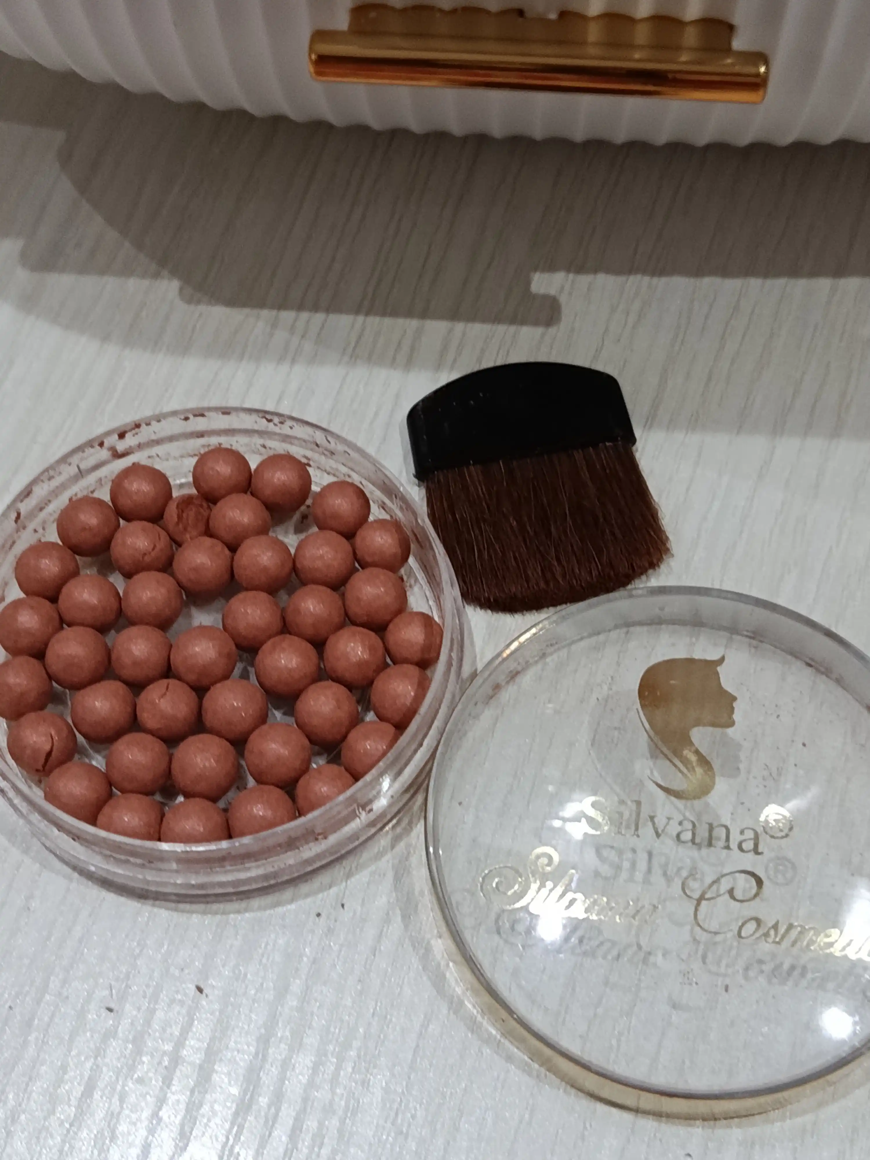 Yuz va bo'yanish uchun qizarish koptoklari, quruq bronza