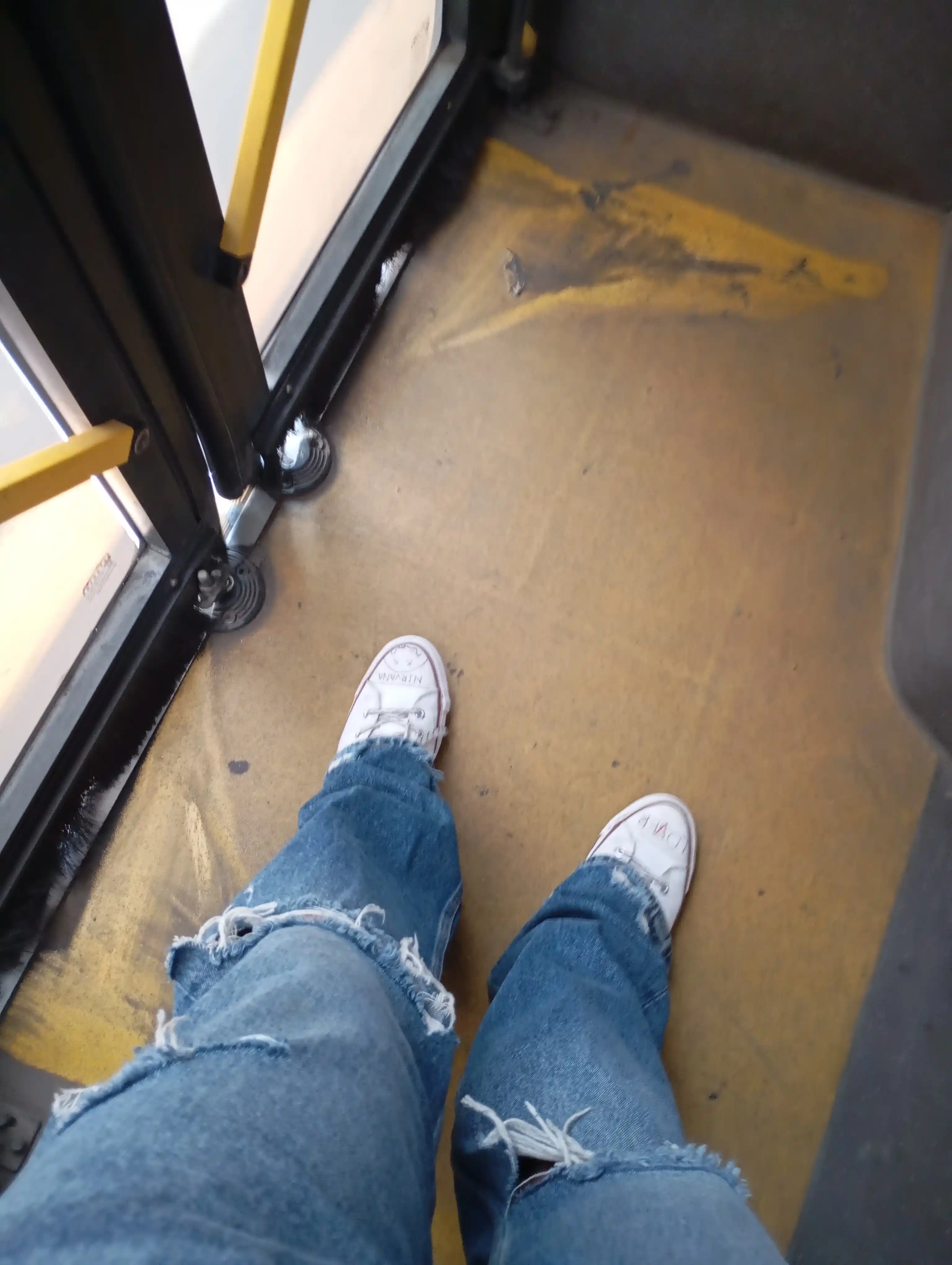 Kuz va bahor mavsumlari uchun mo‘ljallangan Converse sport kedalari, 1 o‘lcham kattaroq bo‘lishi tavsiya etiladi