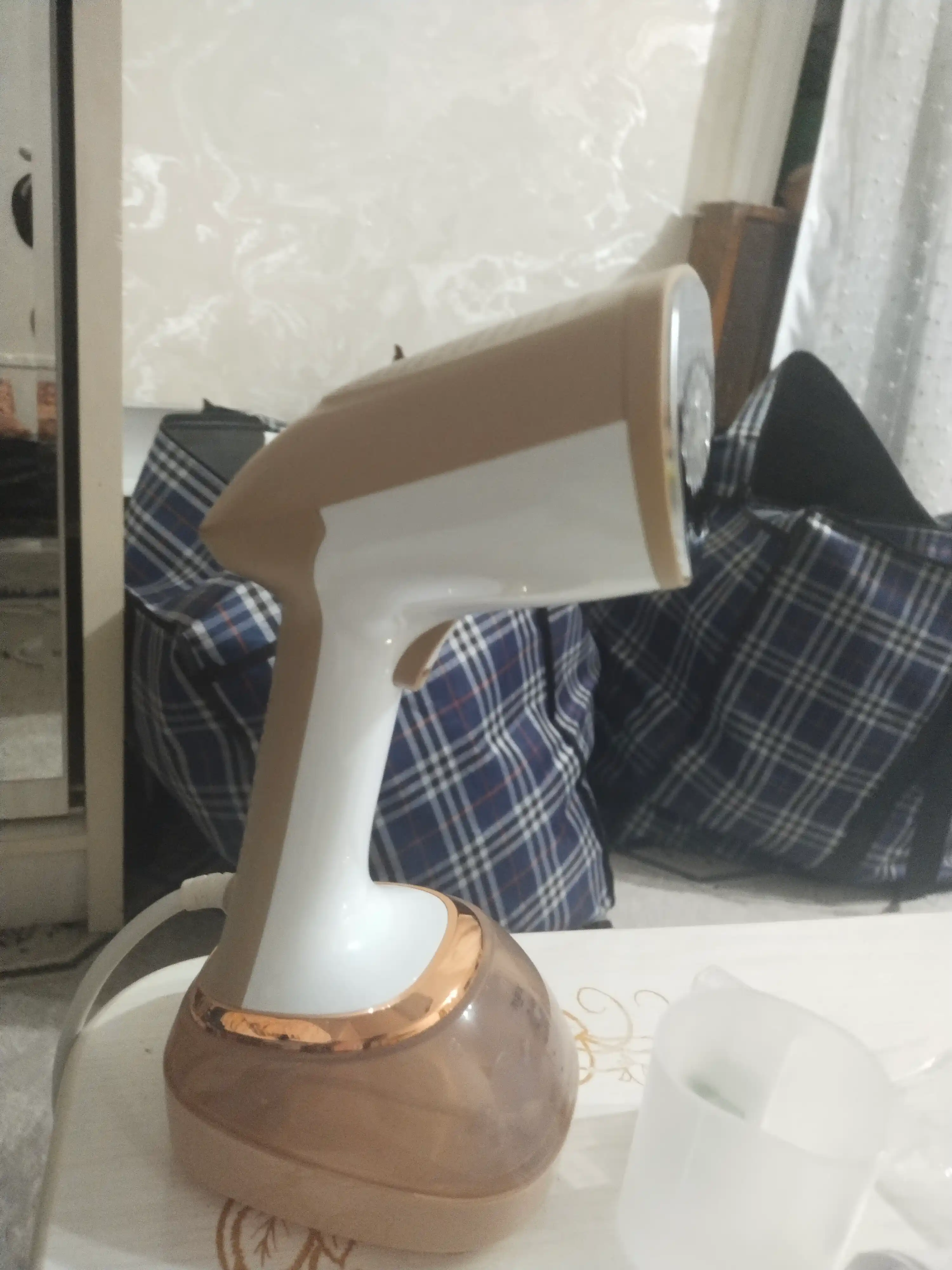 BOMA qo‘l va vertikal bug‘latgich (1500-2000 Vt), 17 soniyada tez isitiladi, 300 ml-2L