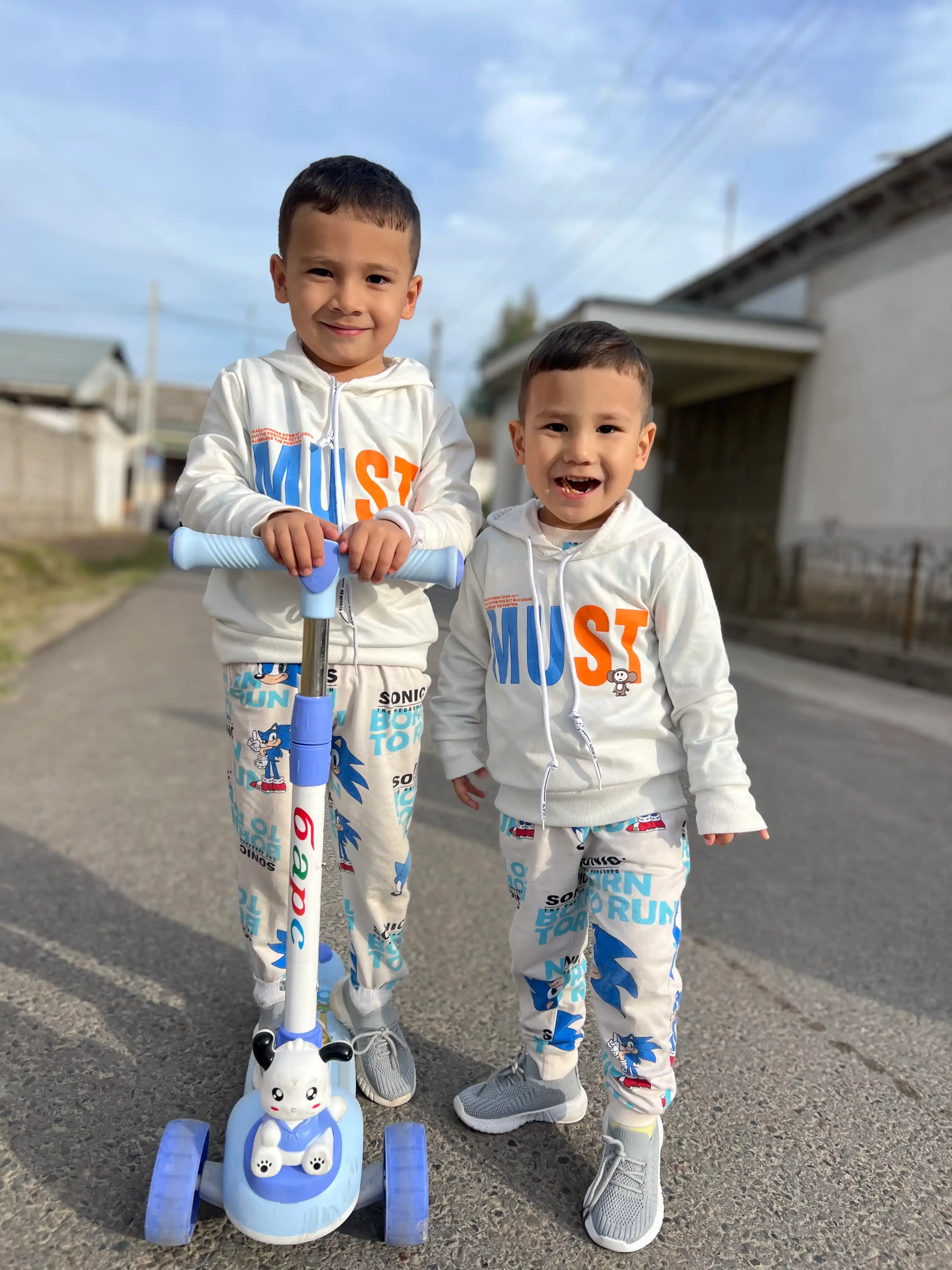 Bolalar uchun yengil va nafas oluvchi krossovkalar, yumshoq, o‘g‘il va qiz bolalar uchun