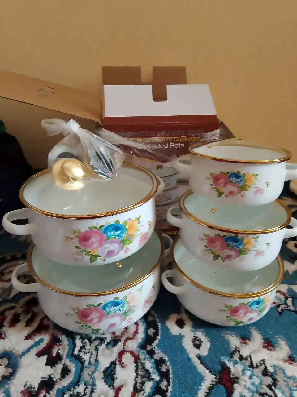 Sirlangan kastryulkalar to‘plami, qopqoqli, barcha plitalar uchun, 5 ta buyum, uy uchun