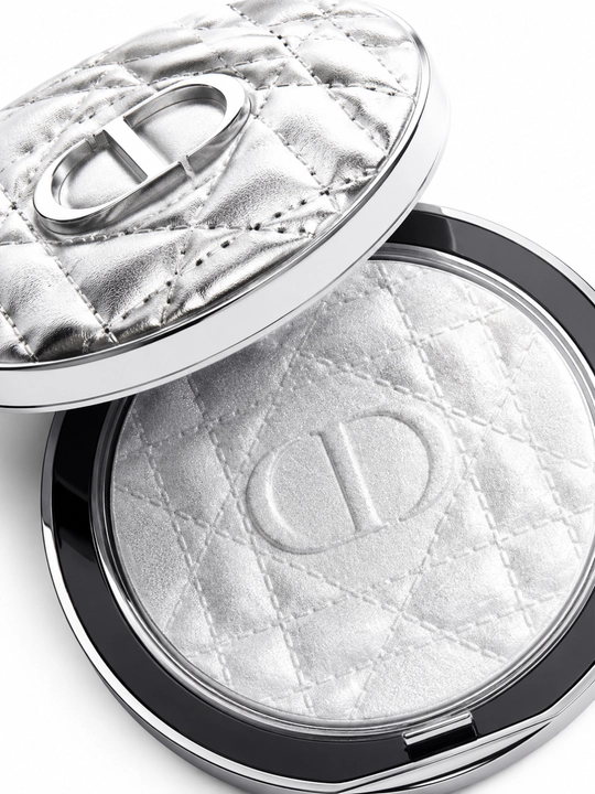 Yorqin glow effekt, shimmer pudra, kumush glow- Dior forever glow luminizer 06 opal sequin