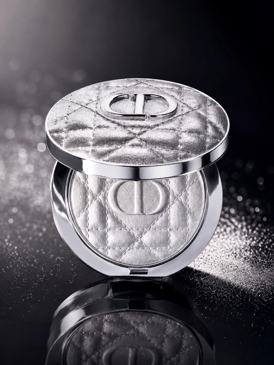 Yorqin glow effekt, shimmer pudra, kumush glow- Dior forever glow luminizer 06 opal sequin