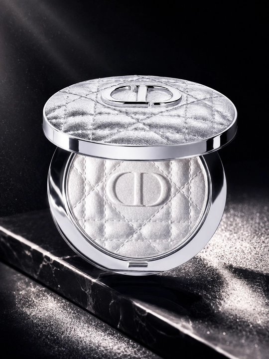 Yorqin glow effekt, shimmer pudra, kumush glow- Dior forever glow luminizer 06 opal sequin