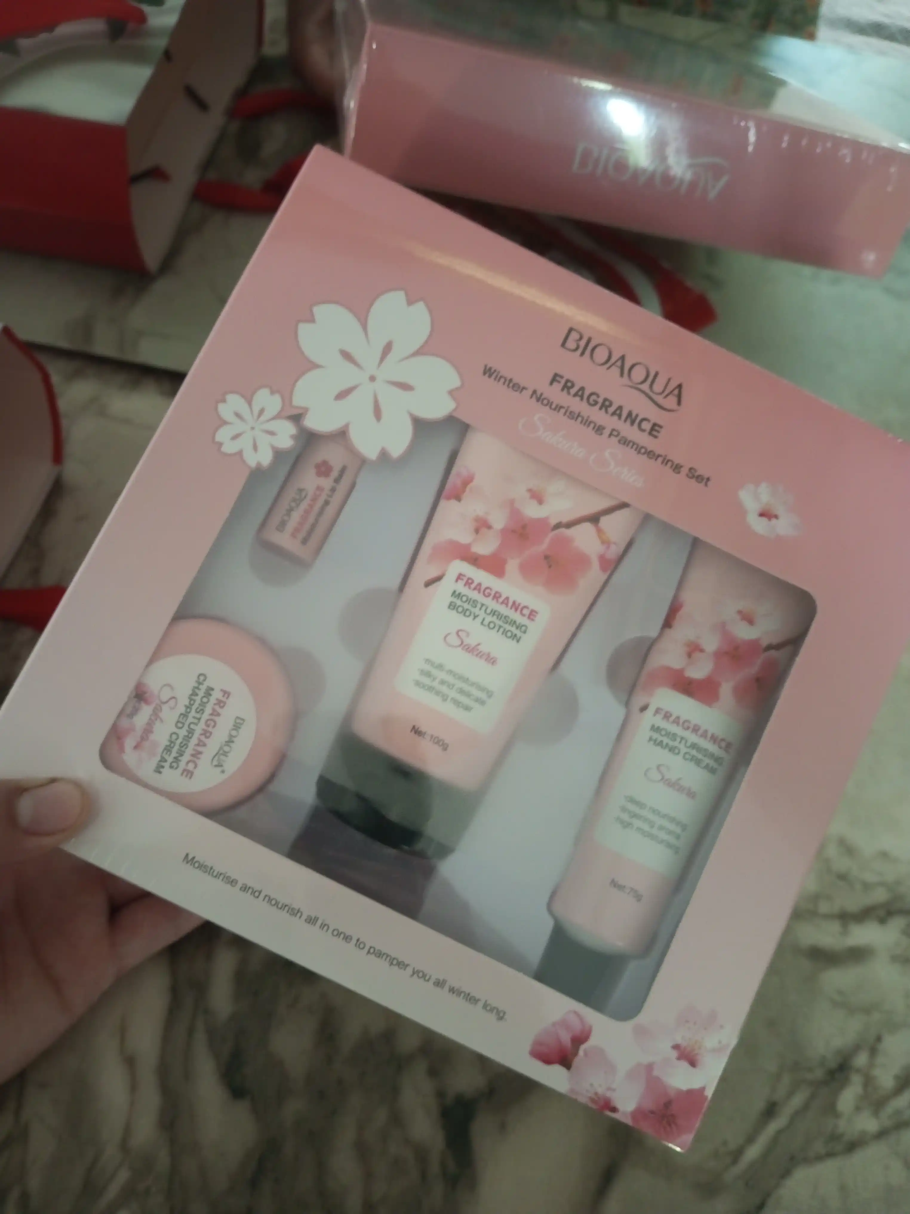 Подарочный набор для женщин: Bioaqua Sakura, лосьон, крем для рук и тела