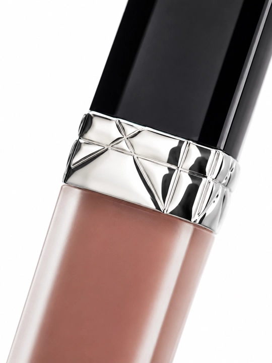 Лёгкая и комфортная формула для безупречного макияжа губ- помада Dior forever liquid 200 nude touch