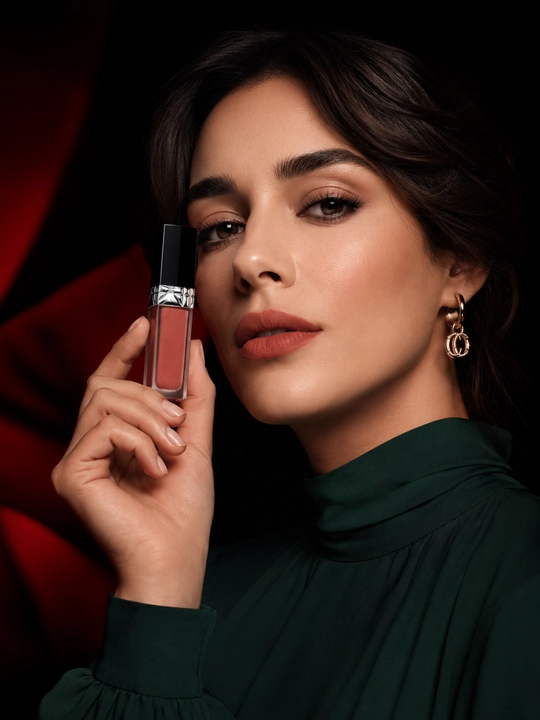 Лёгкая и комфортная формула для безупречного макияжа губ- помада Dior forever liquid 200 nude touch