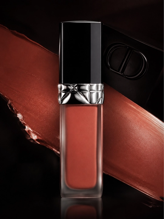 Лёгкая и комфортная формула для безупречного макияжа губ- помада Dior forever liquid 200 nude touch