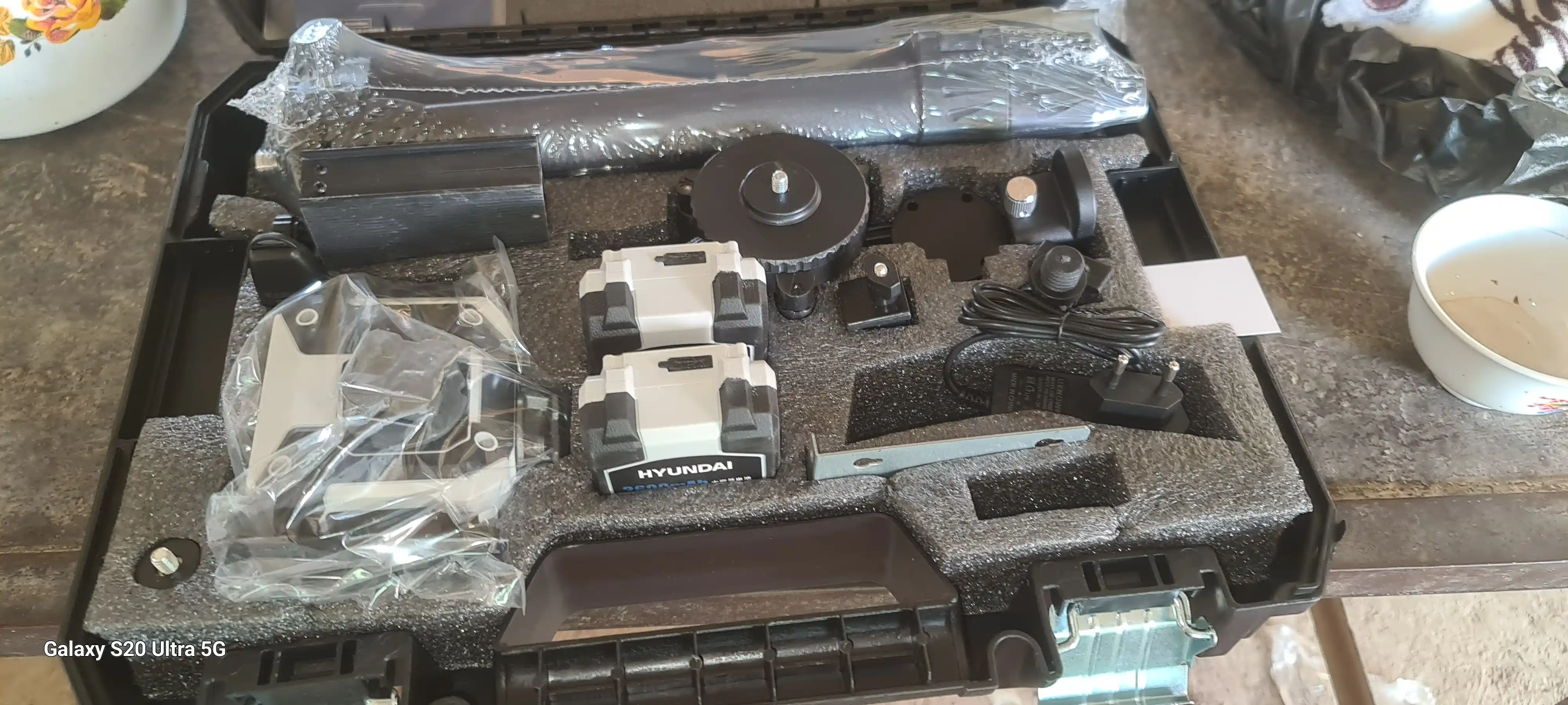 Lazer darajasi 16 chiziqli yashil nur,displey pult 2 ta akkumulyator HYUNDAI