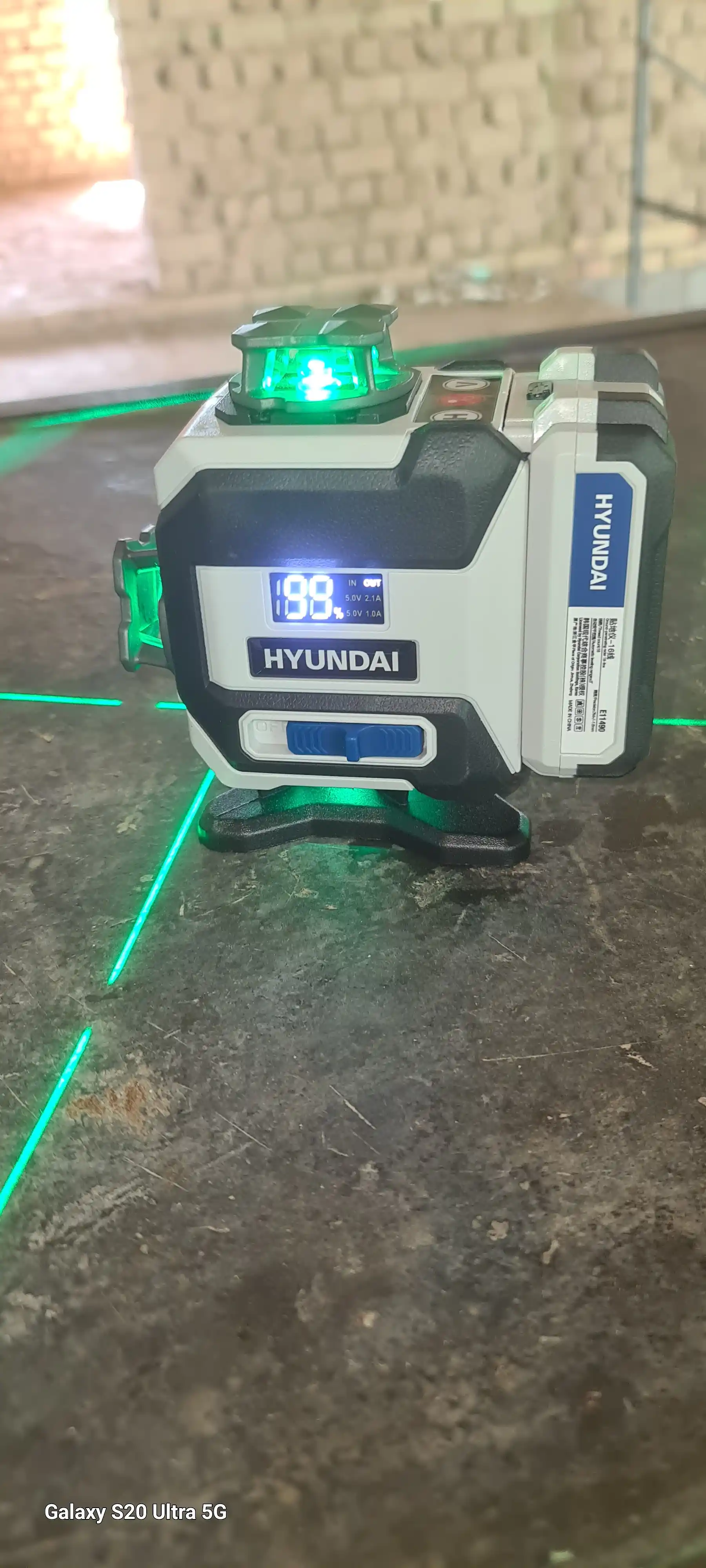 Lazer darajasi 16 chiziqli yashil nur,displey pult 2 ta akkumulyator HYUNDAI