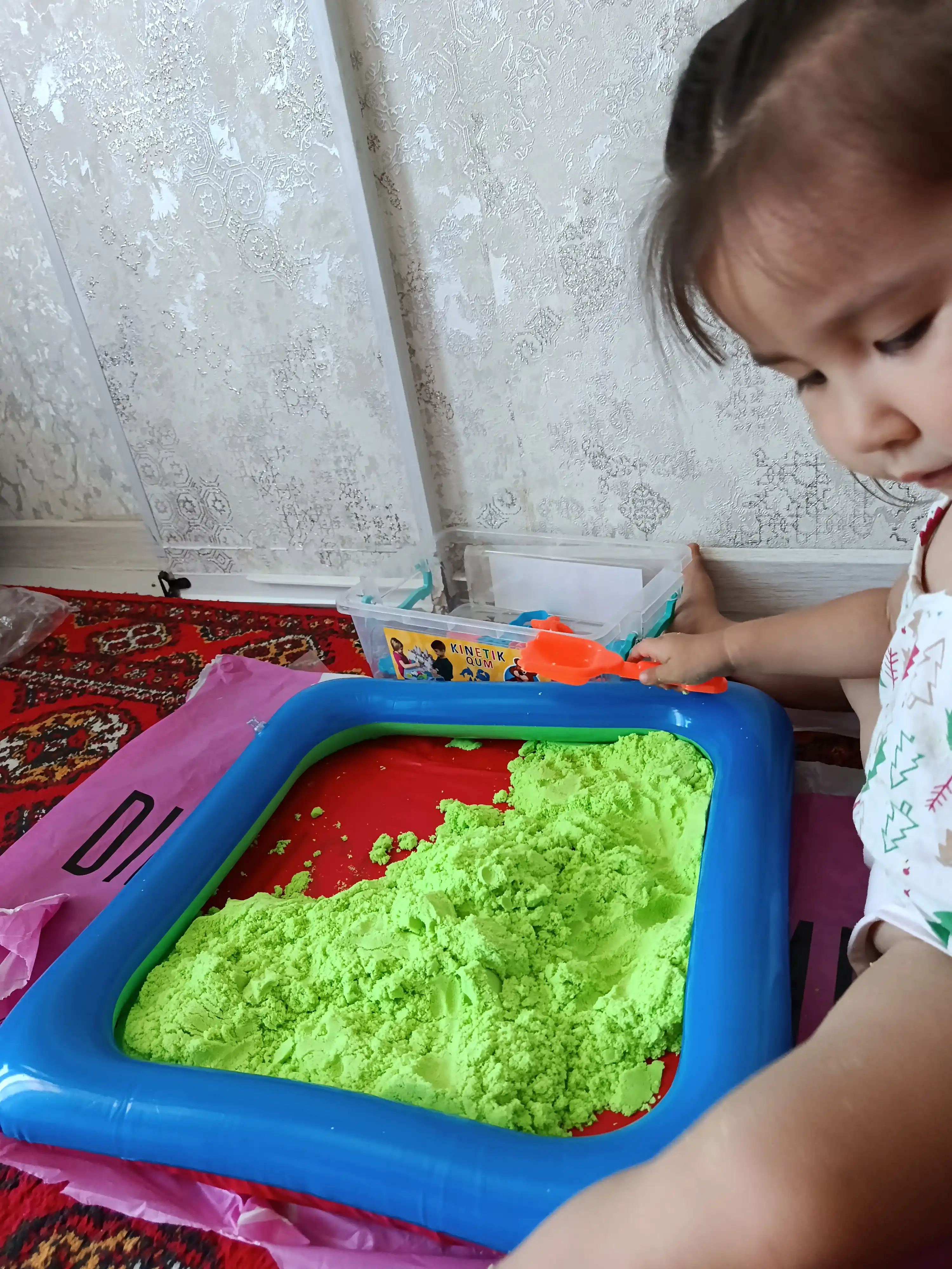 Детский кинетический песок для лепки, набор с надувной песочницей, 2 кг