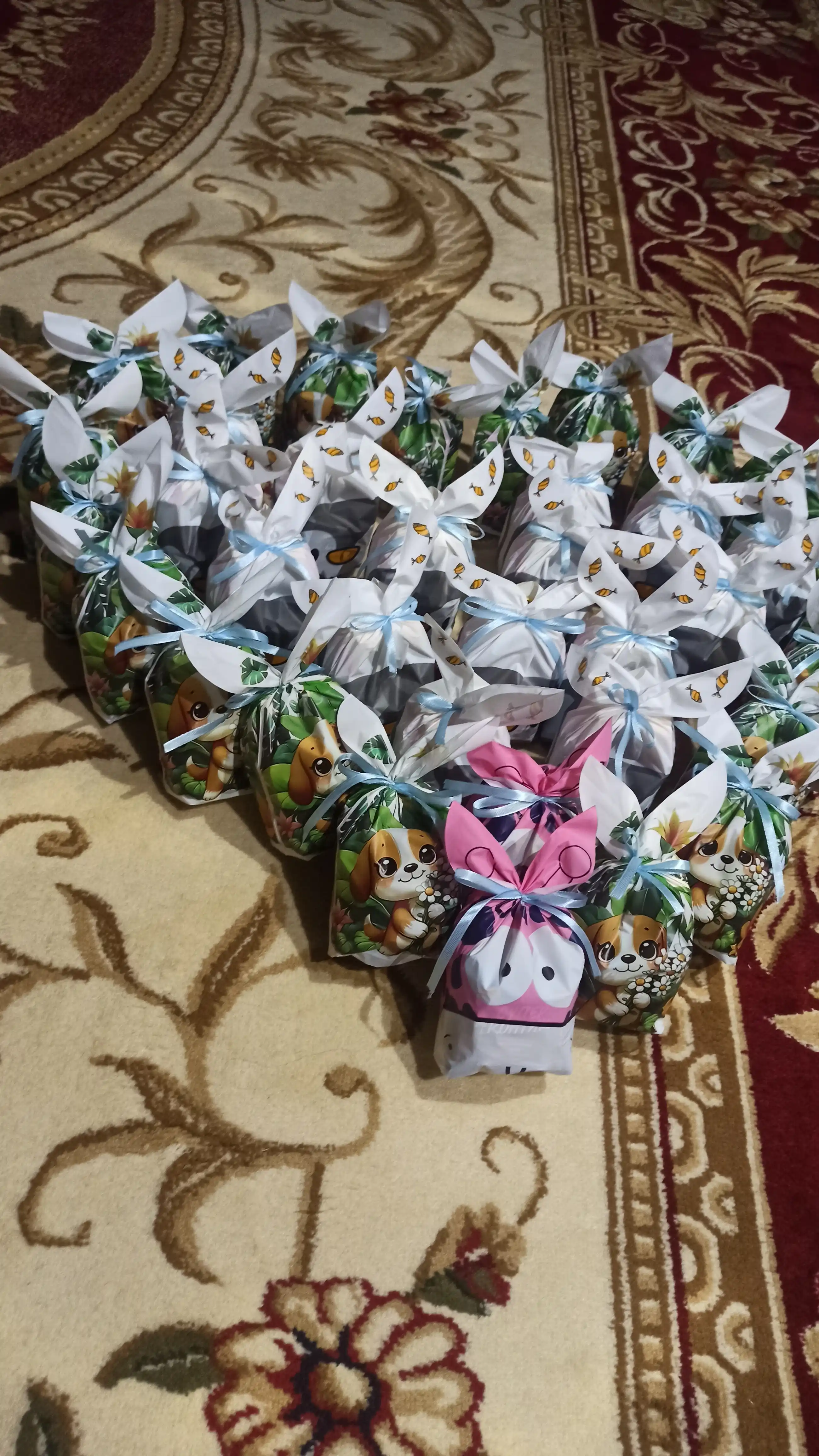 Paket sovgalar uchun padarkalar, suvenirlar, lentali mishokchalar