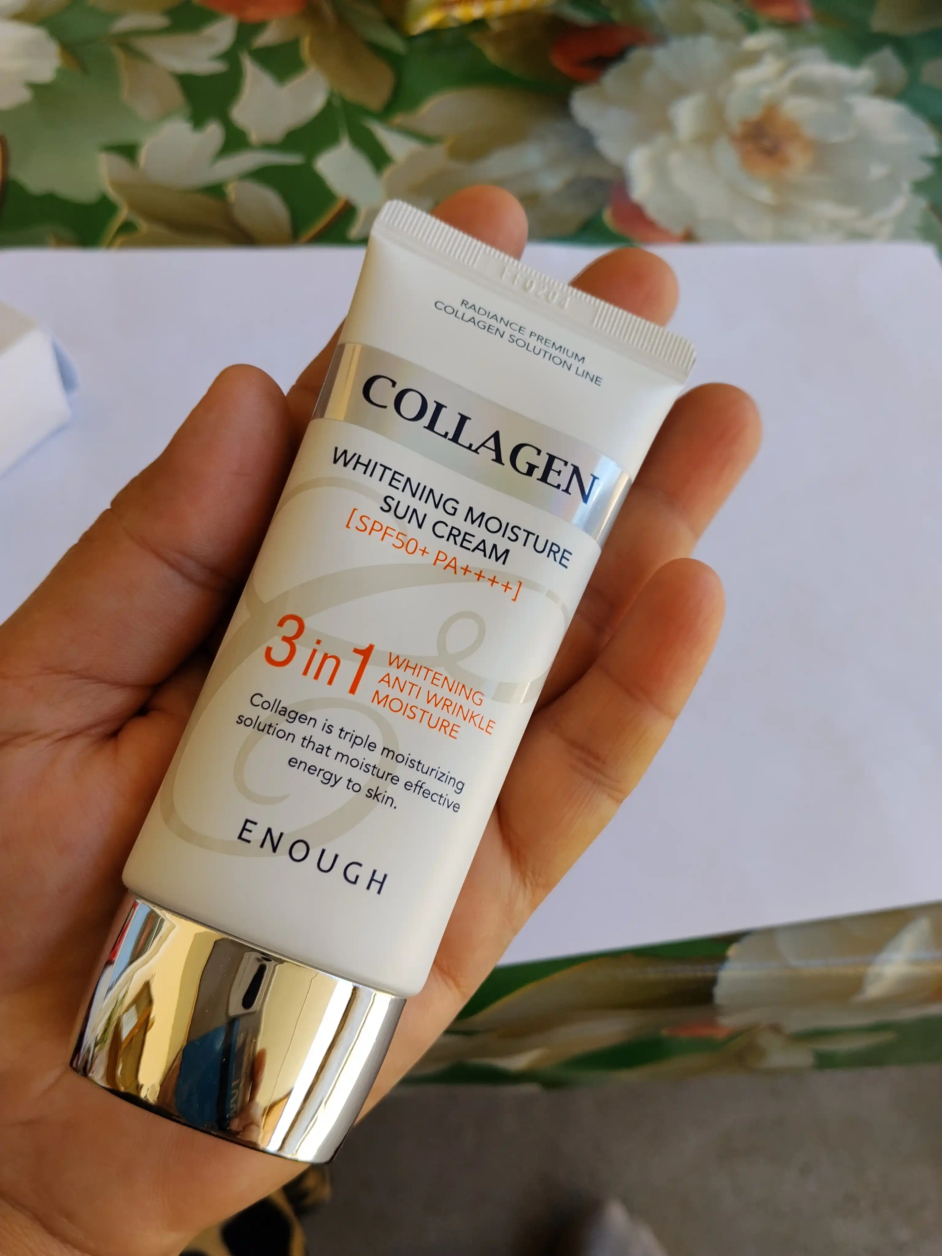 Quyoshdan himoya krem yuz uchun Enough Collagen Whitening Moisture Sun 3in1 SPF50 PA+++