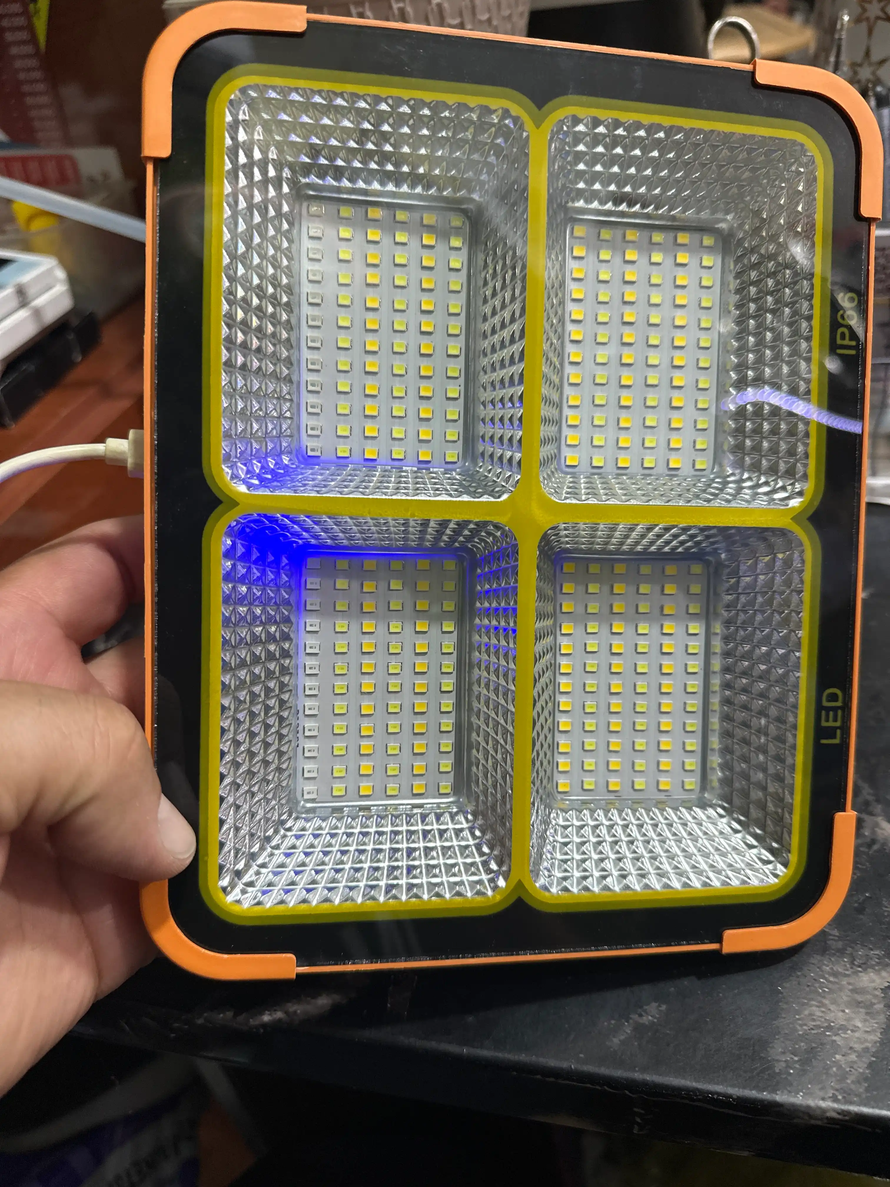 Akkumulyatorli LED proyektor fonar 8000mAh, IP66, Power Bank