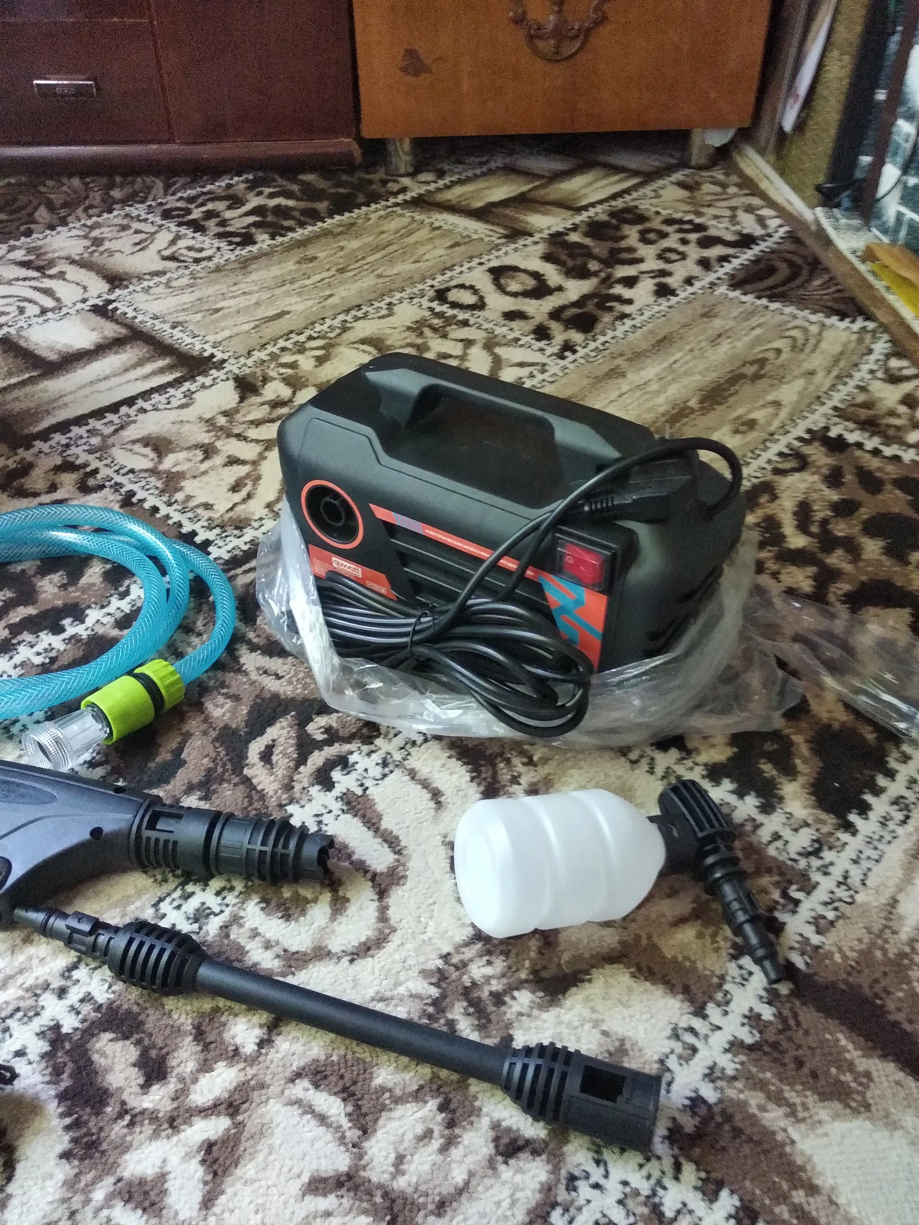 Yuqori bosimli elektr yuvish avto-moykasi 2500 Vt, 120 BAR, penogenerator bilan, apparat