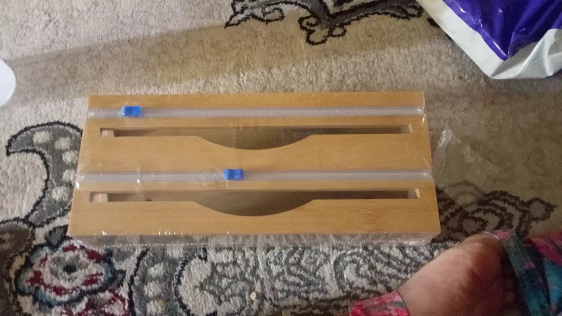 Bambukdan streych plyonka va folga uchun dispenser, devorga yoki stolga qo‘yiladigan