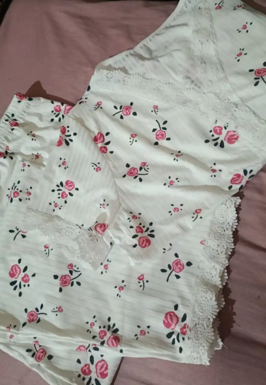 Ayollar uy kiyimi, yurak shaklidagi oq pijama, bahor-yoz uchun