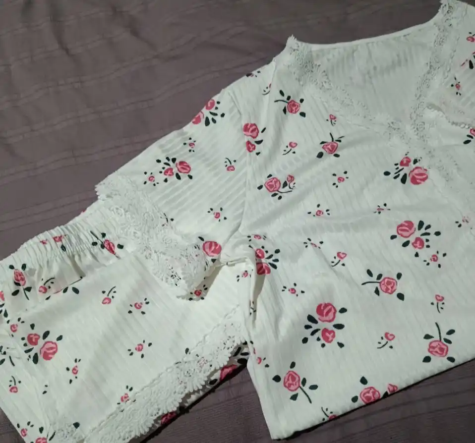 Ayollar uy kiyimi, yurak shaklidagi oq pijama, bahor-yoz uchun