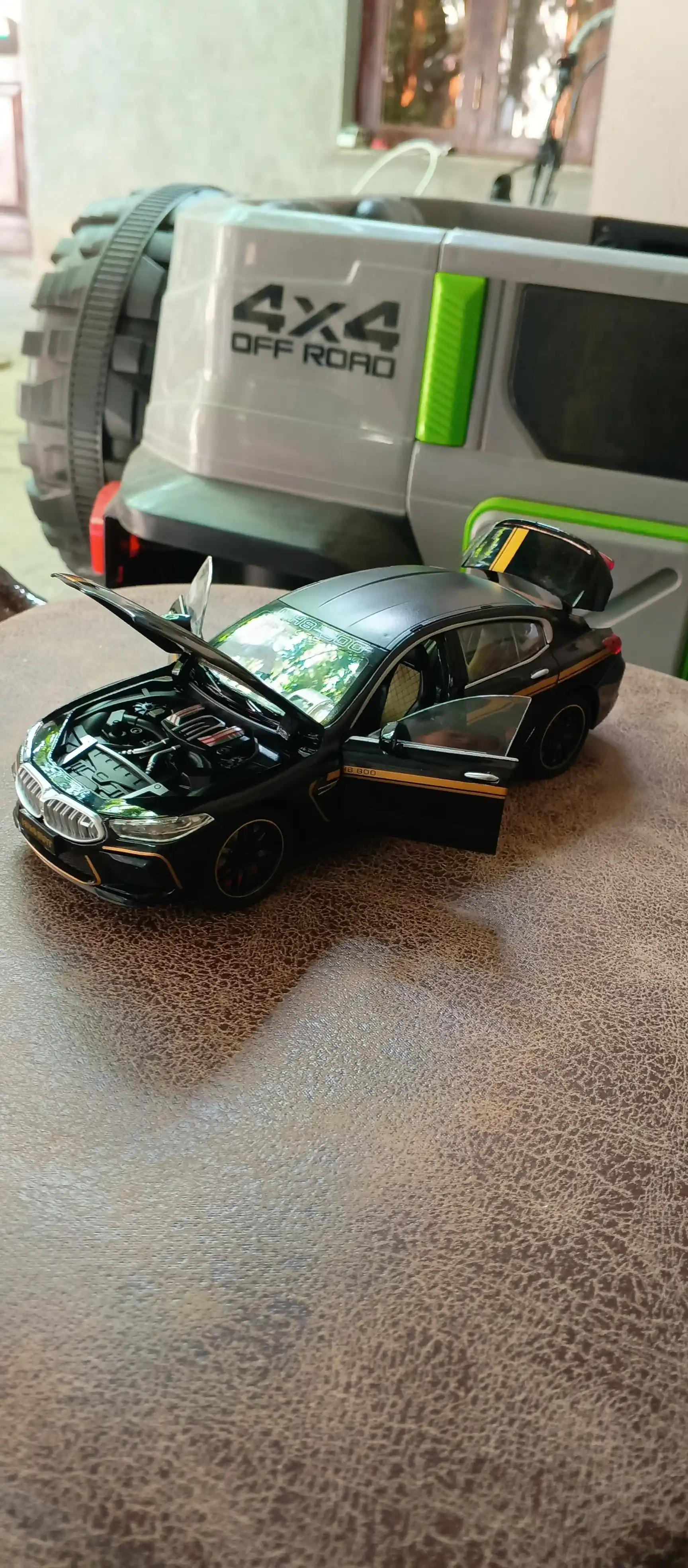 Kolleksion model BMW M8, 1:24, 21 sm