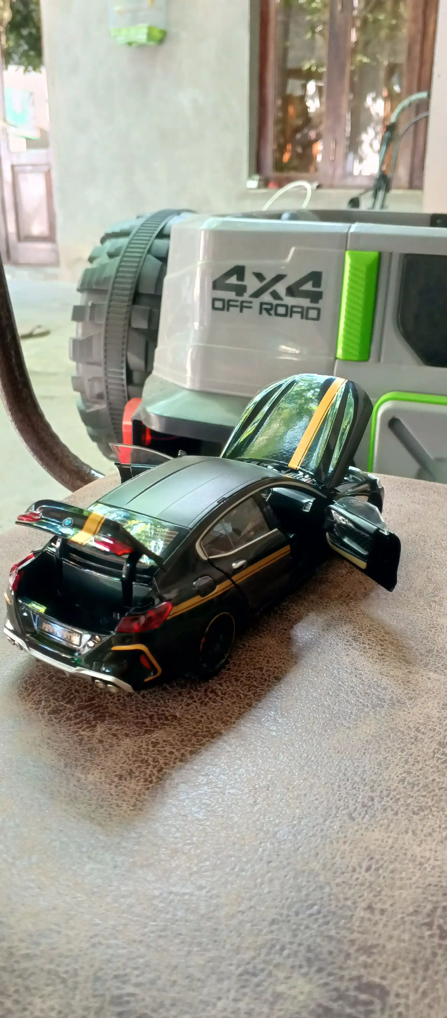 Kolleksion model BMW M8, 1:24, 21 sm