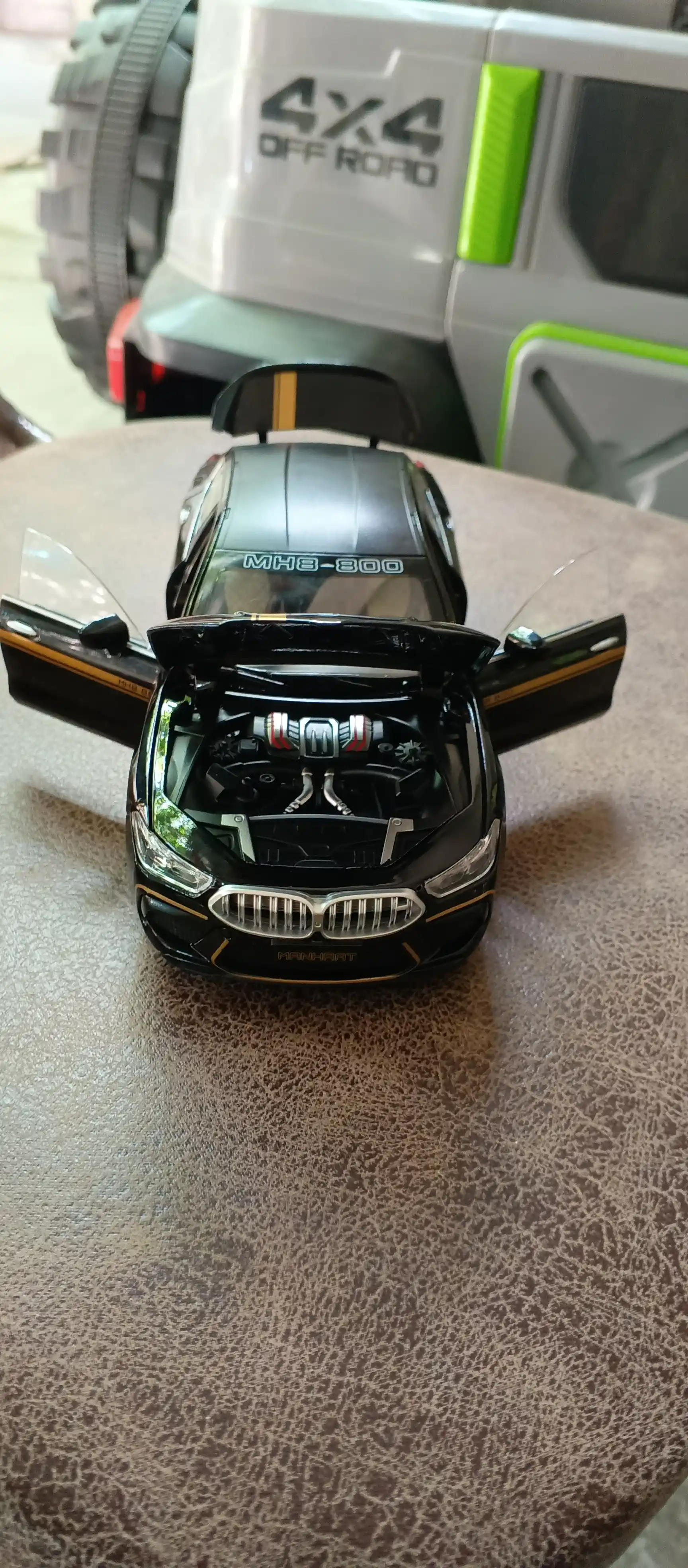 Kolleksion model BMW M8, 1:24, 21 sm