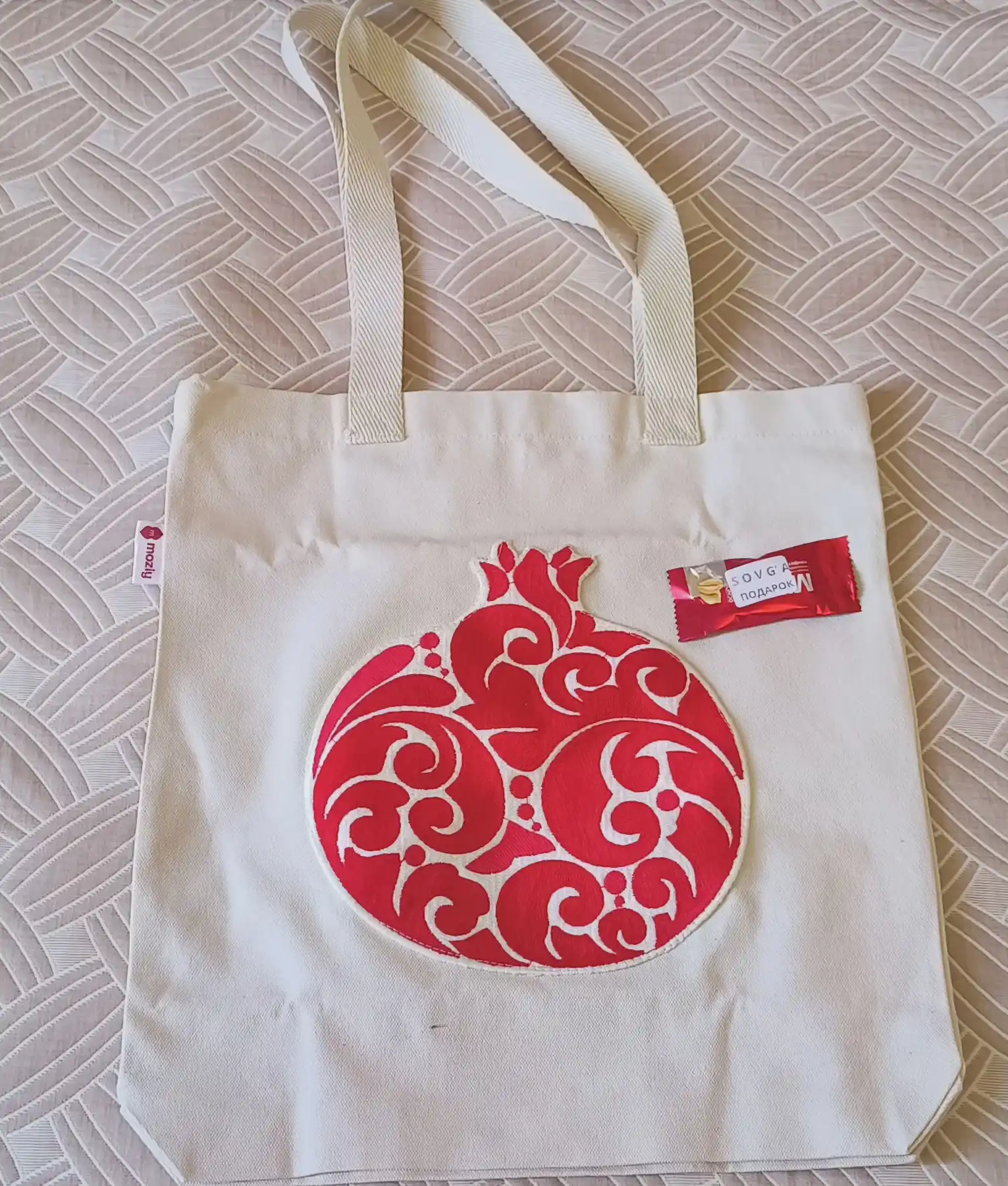 Ayollar sumkasi shopper, Moziy