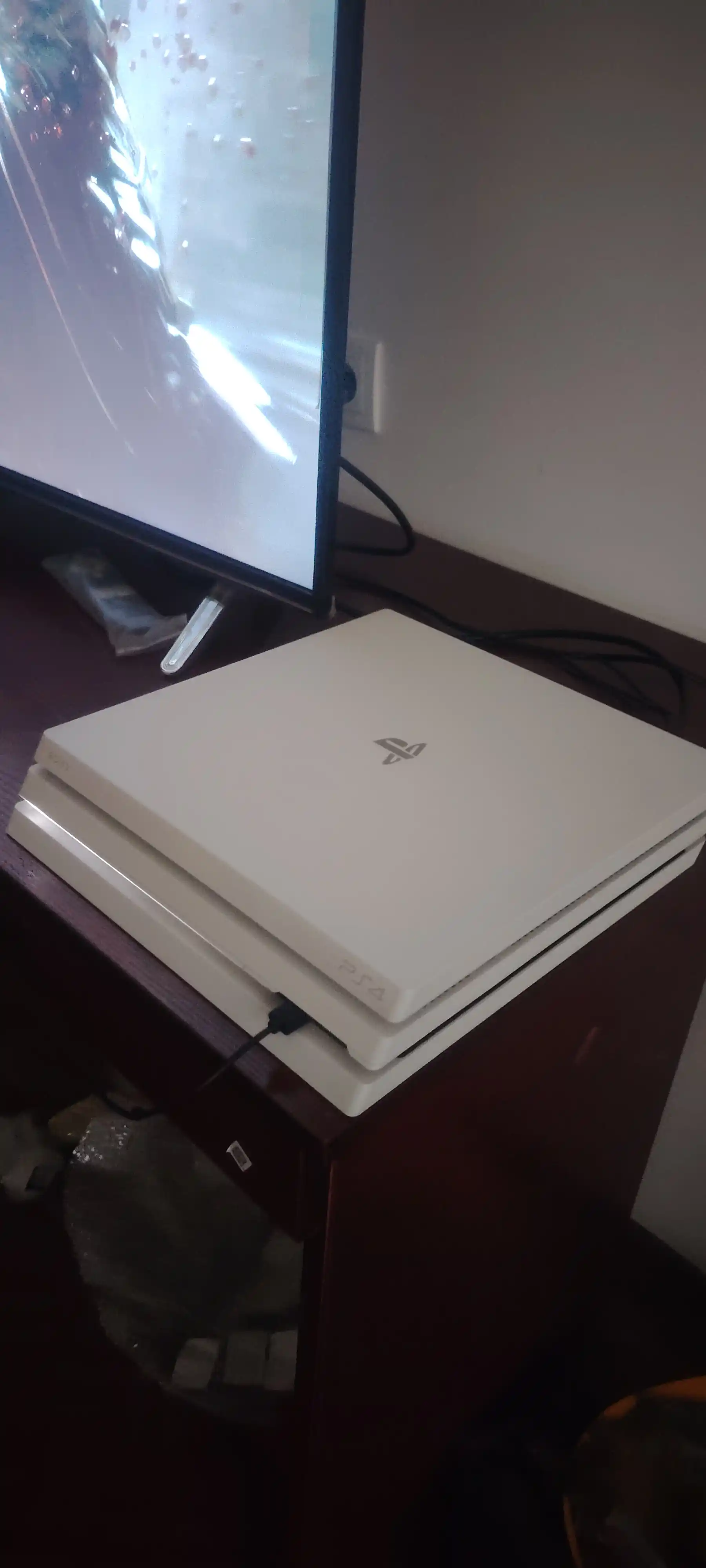 Playstation 4 Pro, 1 ТБ, 2 ТБ, с 2 джойстиками, установлены игры 