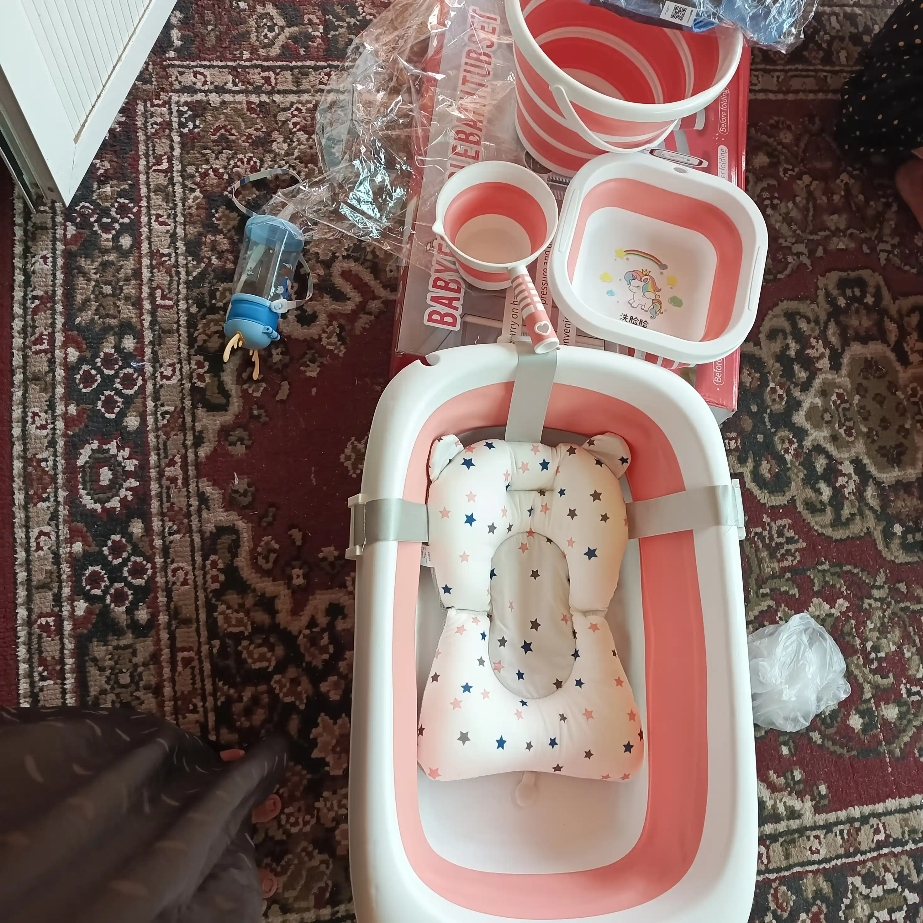Termometr va cho‘milish uchun yumshoq vkladishli FIDGO bolalar yig‘ma vannasi