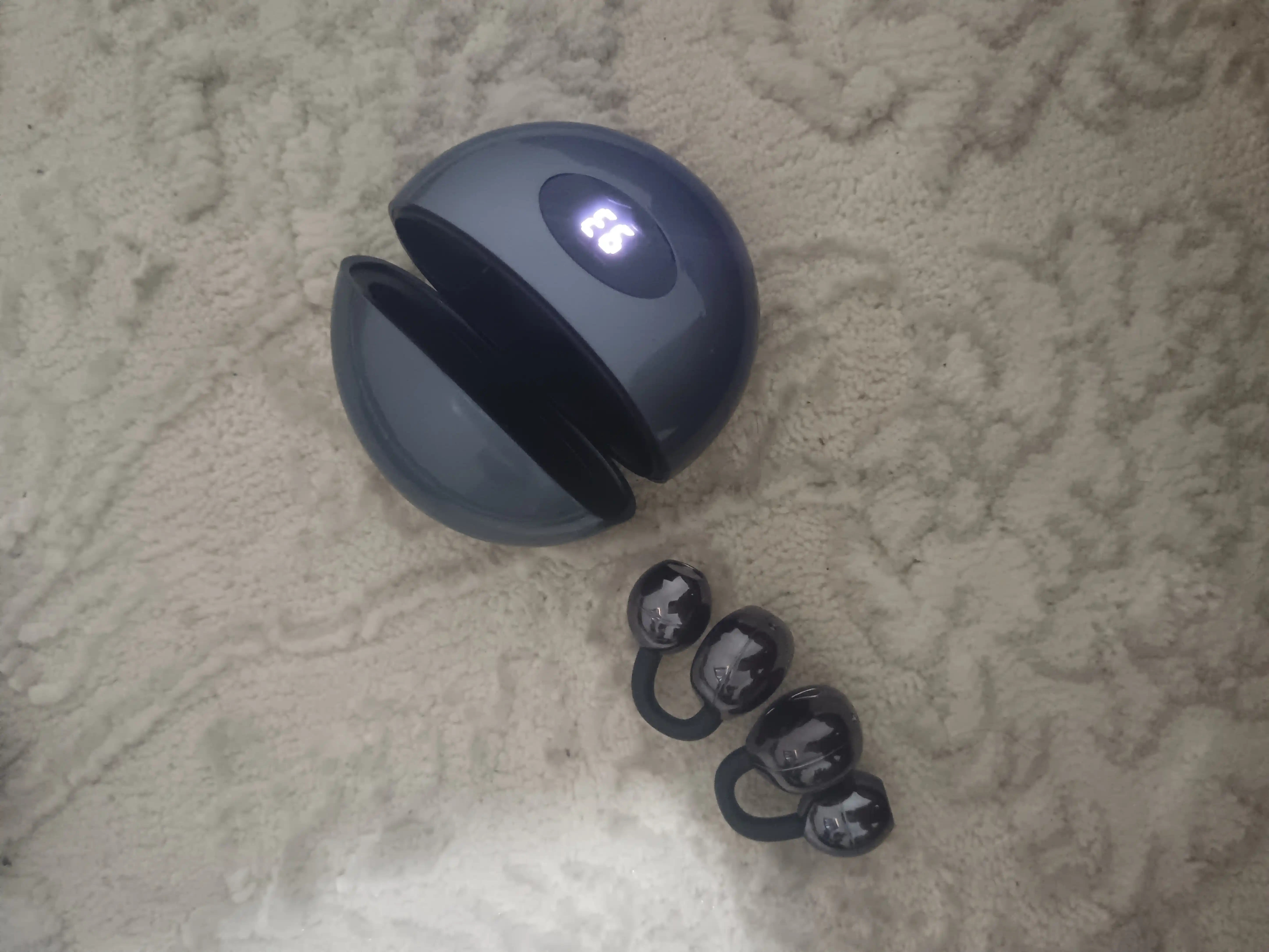 Simsiz quloqchinlar, Bluetooth, IPX5 namlikdan himoyalangan, 30 soat ishlaydi