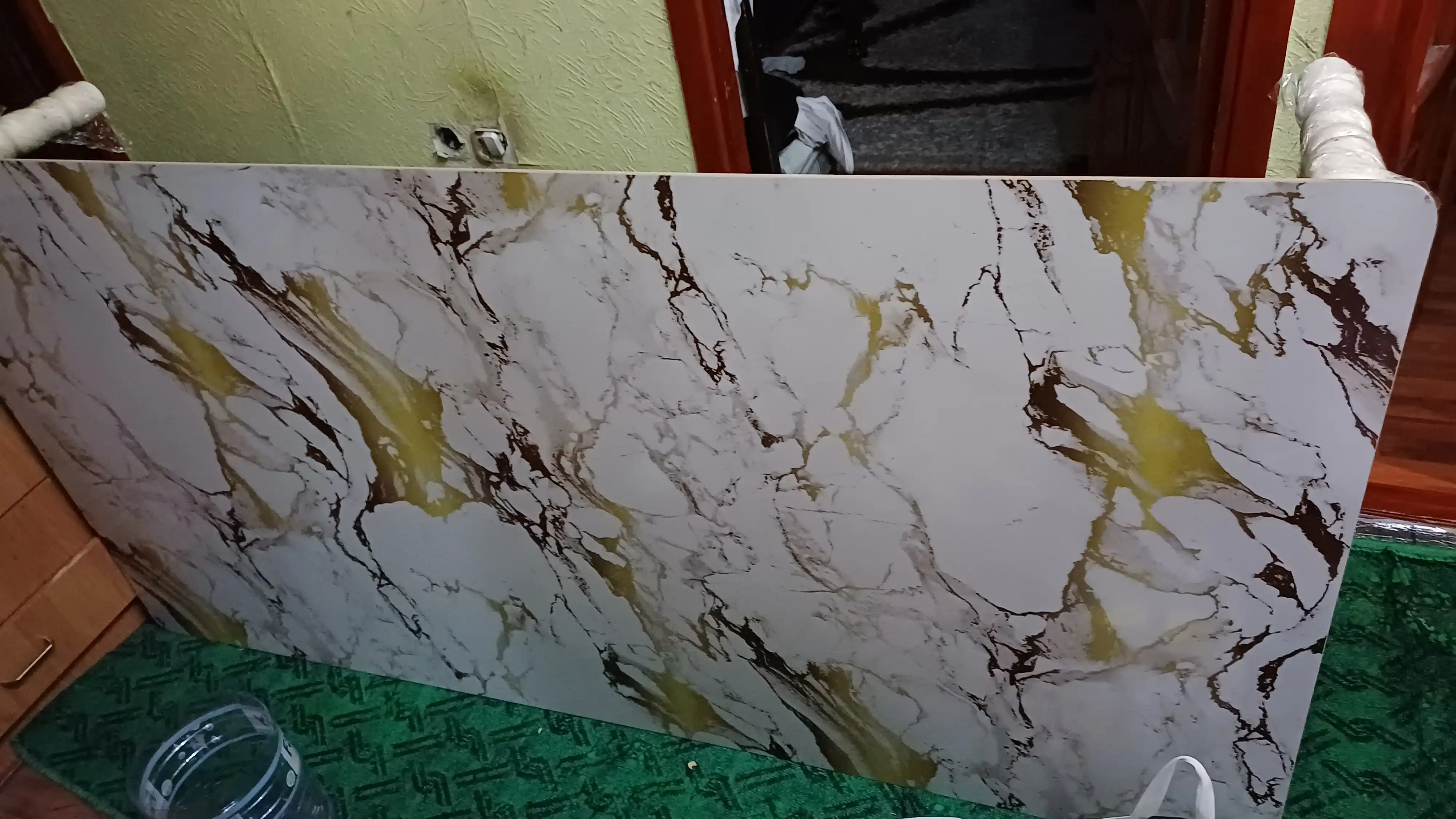 Qalinligi 6 mm bo‘lgan sifatli MDFdan tayyorlangan past stolcha