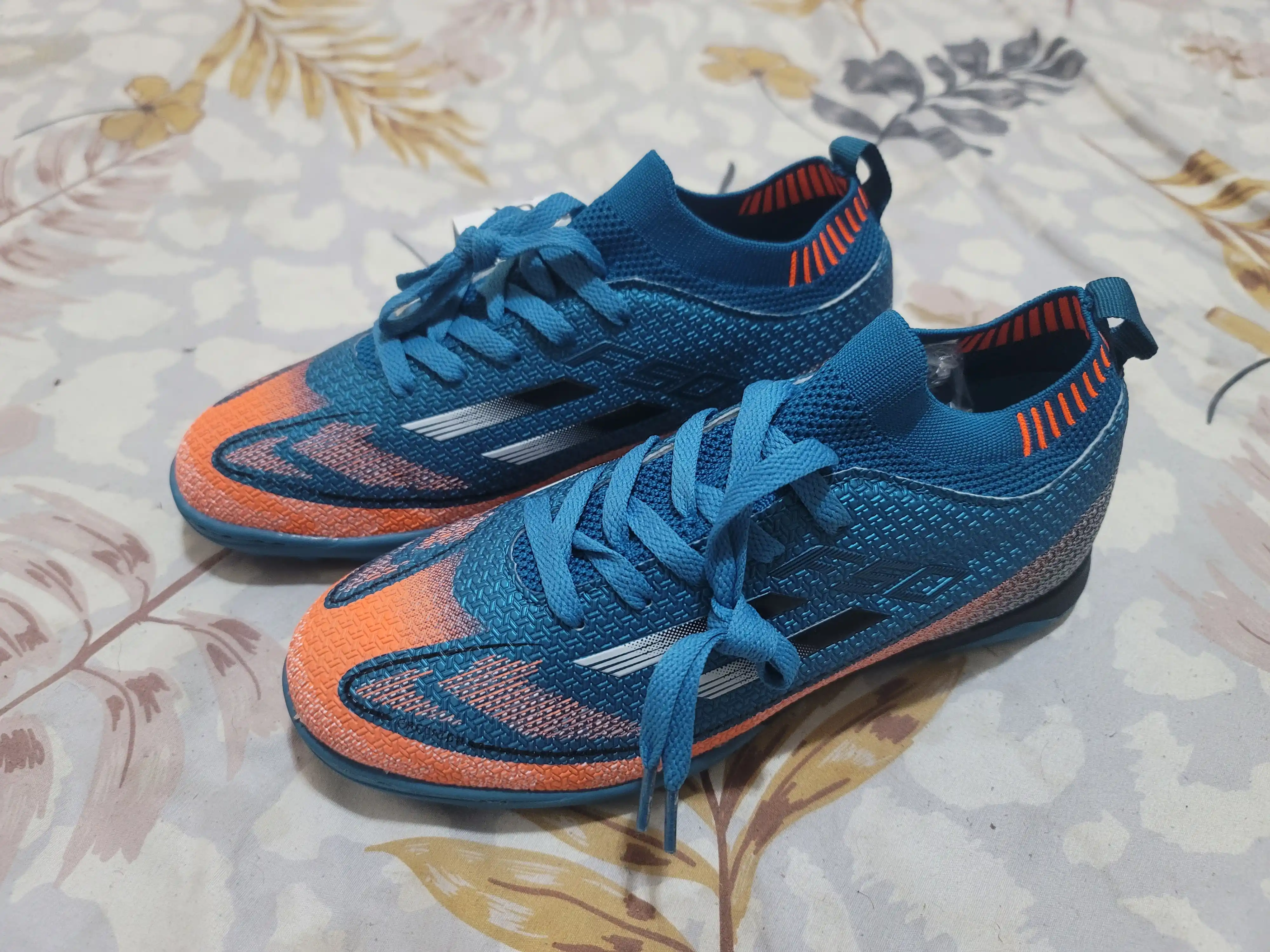 Erkaklar futbol butsilari F50, o‘lchamlari 32-43. Maktab uchun