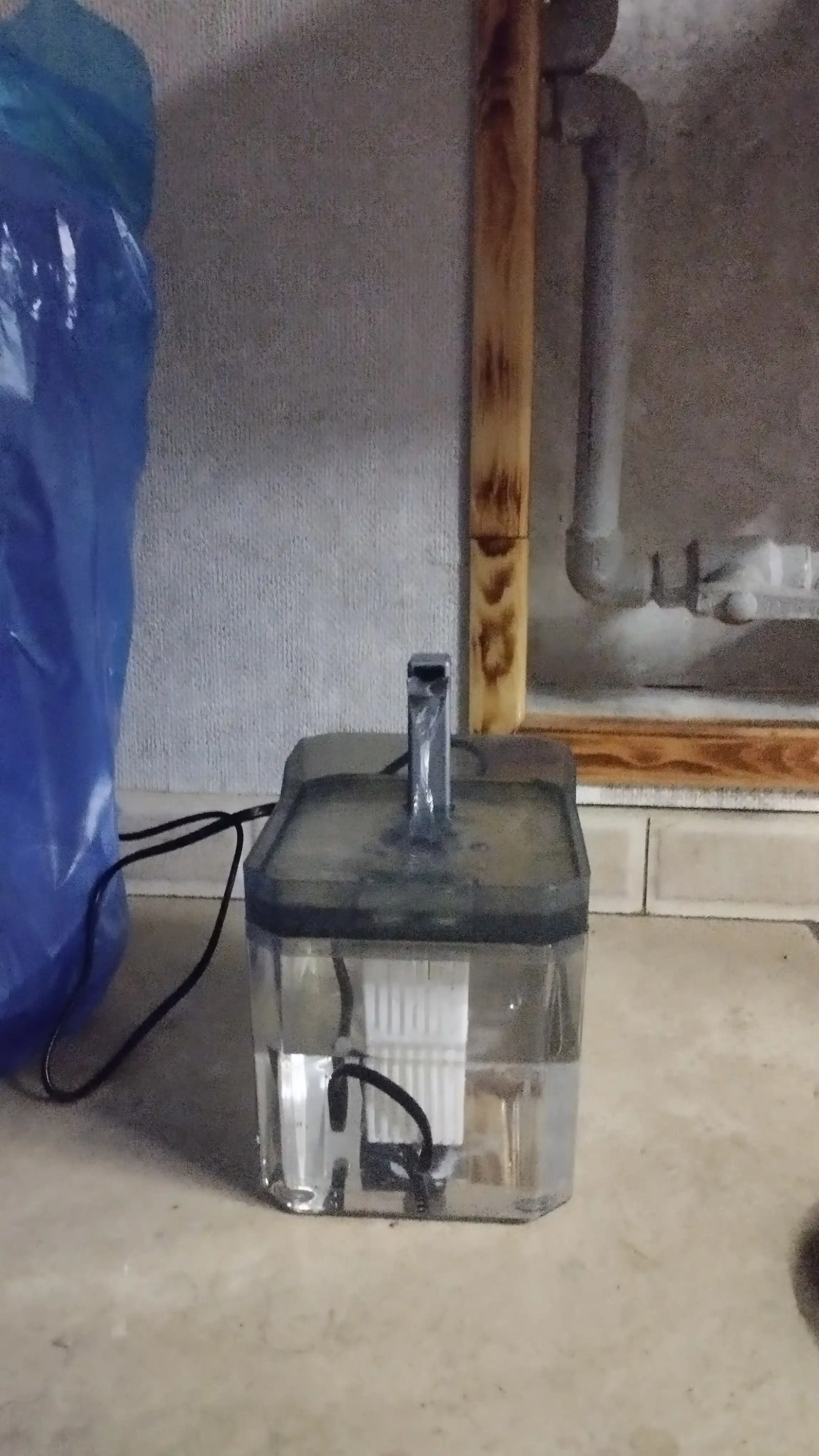 Mushuklar, mushukchalar va itlar uchun favvora, jo‘mrakli, USB orqali quvvatlanad