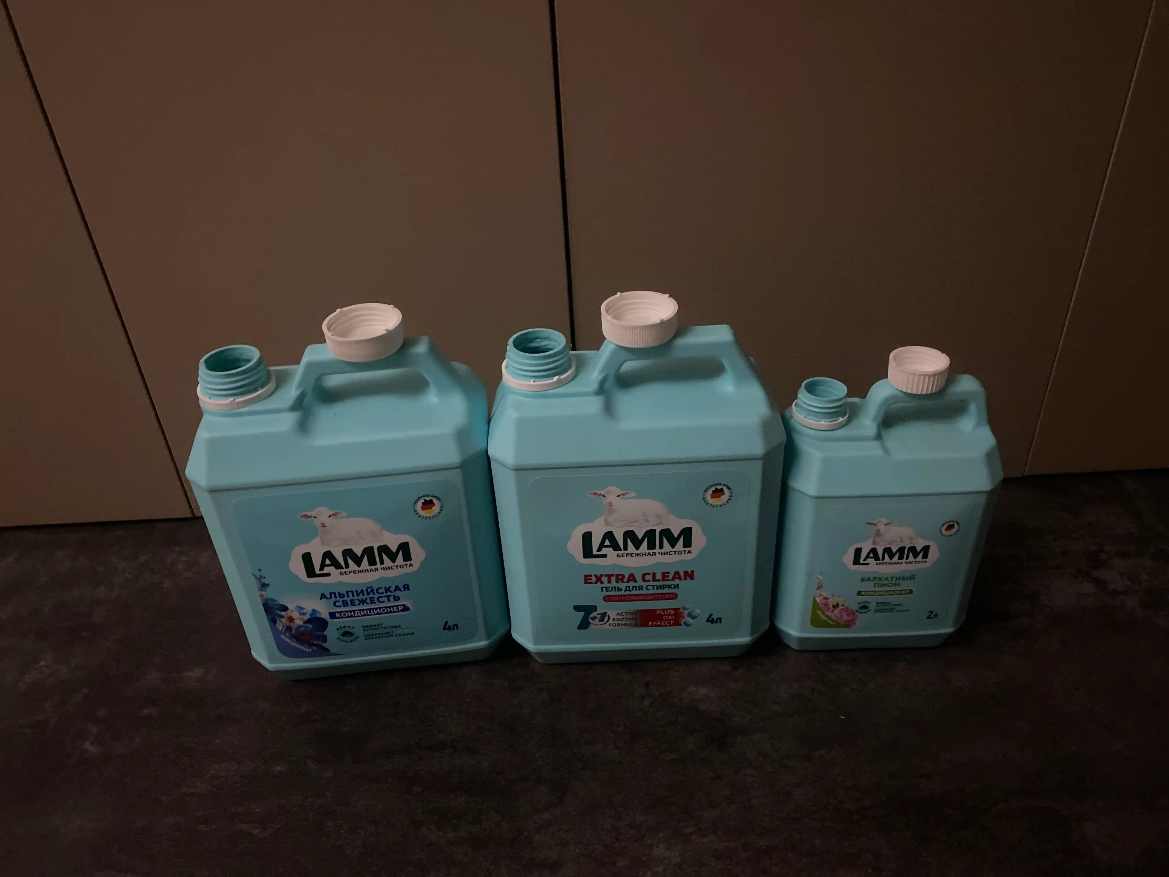 Maxsus LAMM Extra Clean kir yuvish geli 2 L, dog‘ chiqaruvchi formulali