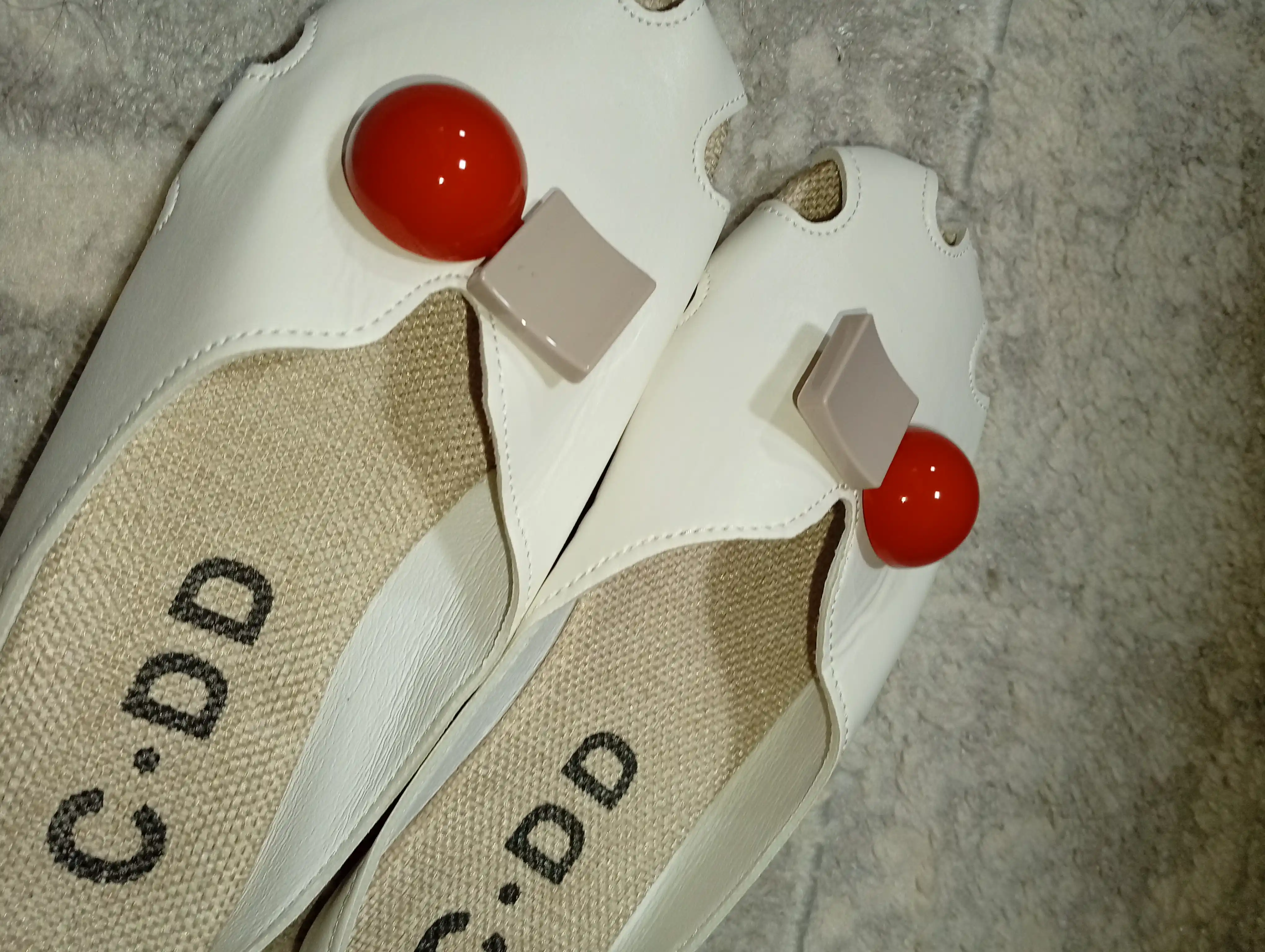 Ayollar oyoq kiyimi, kuzgi sandal, shippak, sabo