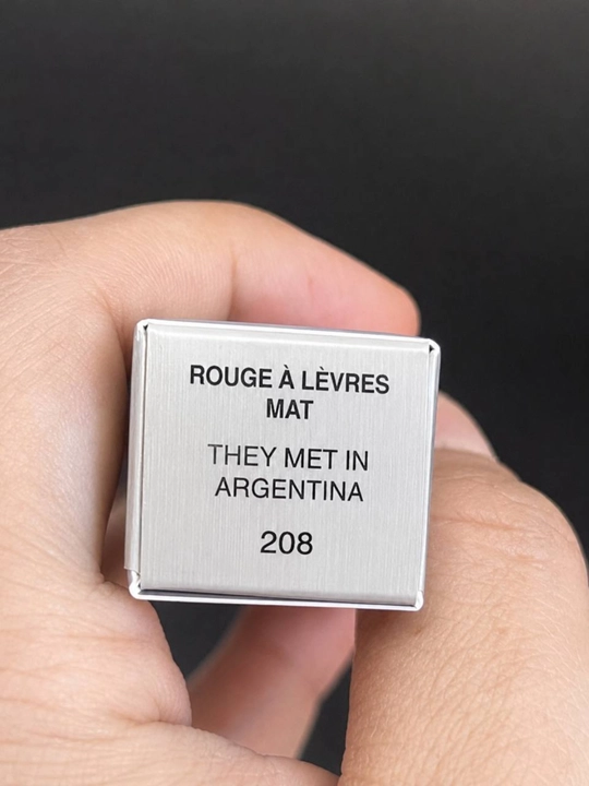 Gucci Rouge À Lèvres Mat Помада Для Губ 208 и 25 Оттенки Матовый Финиш 3.5 г
