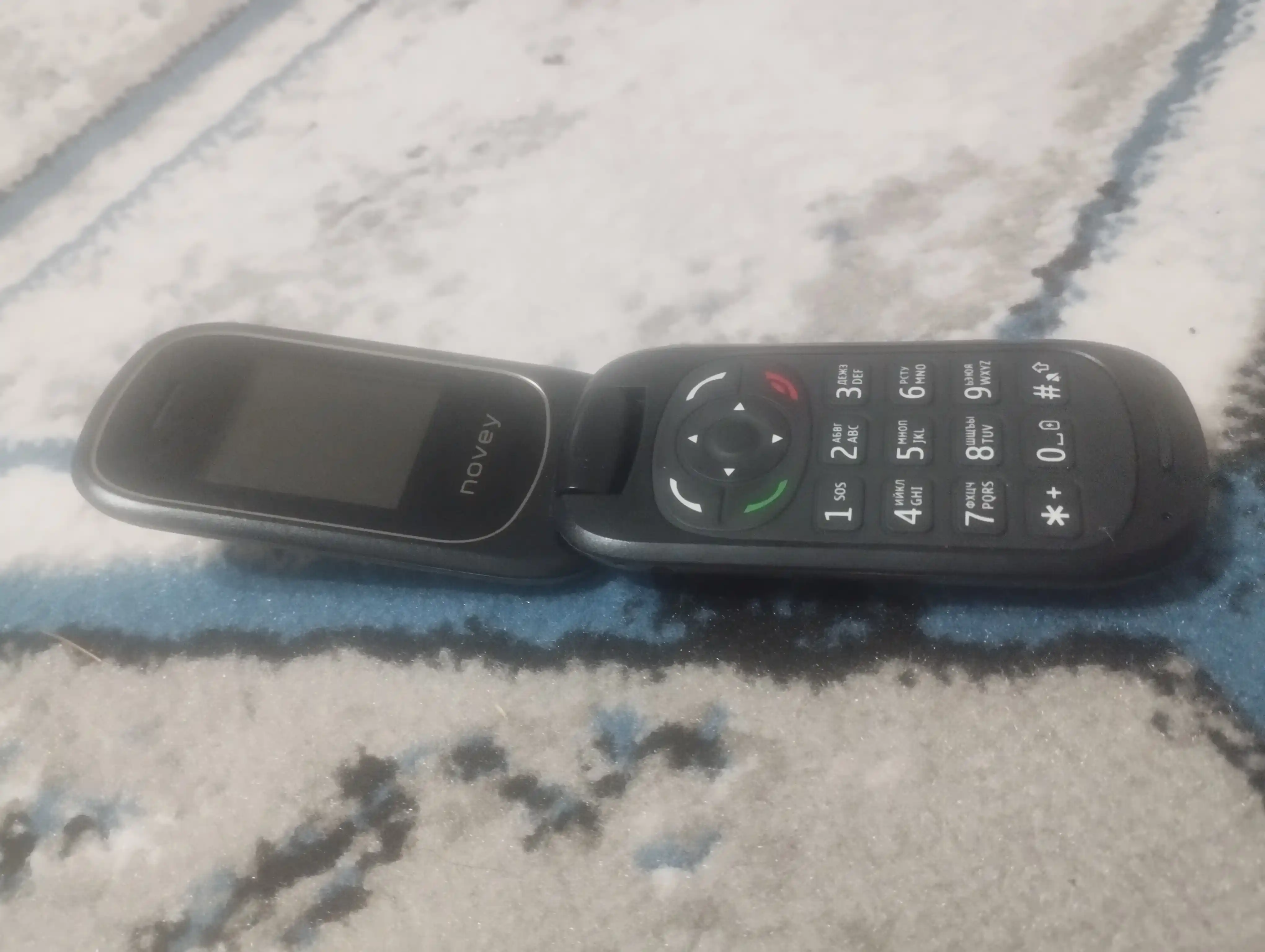 Tugmali telefon Novey Z350