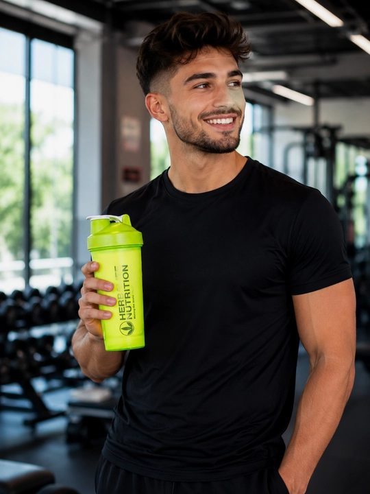 Protein va kokteyllar uchun qopqoqli sport sheykeri, aralashtirish shishasi