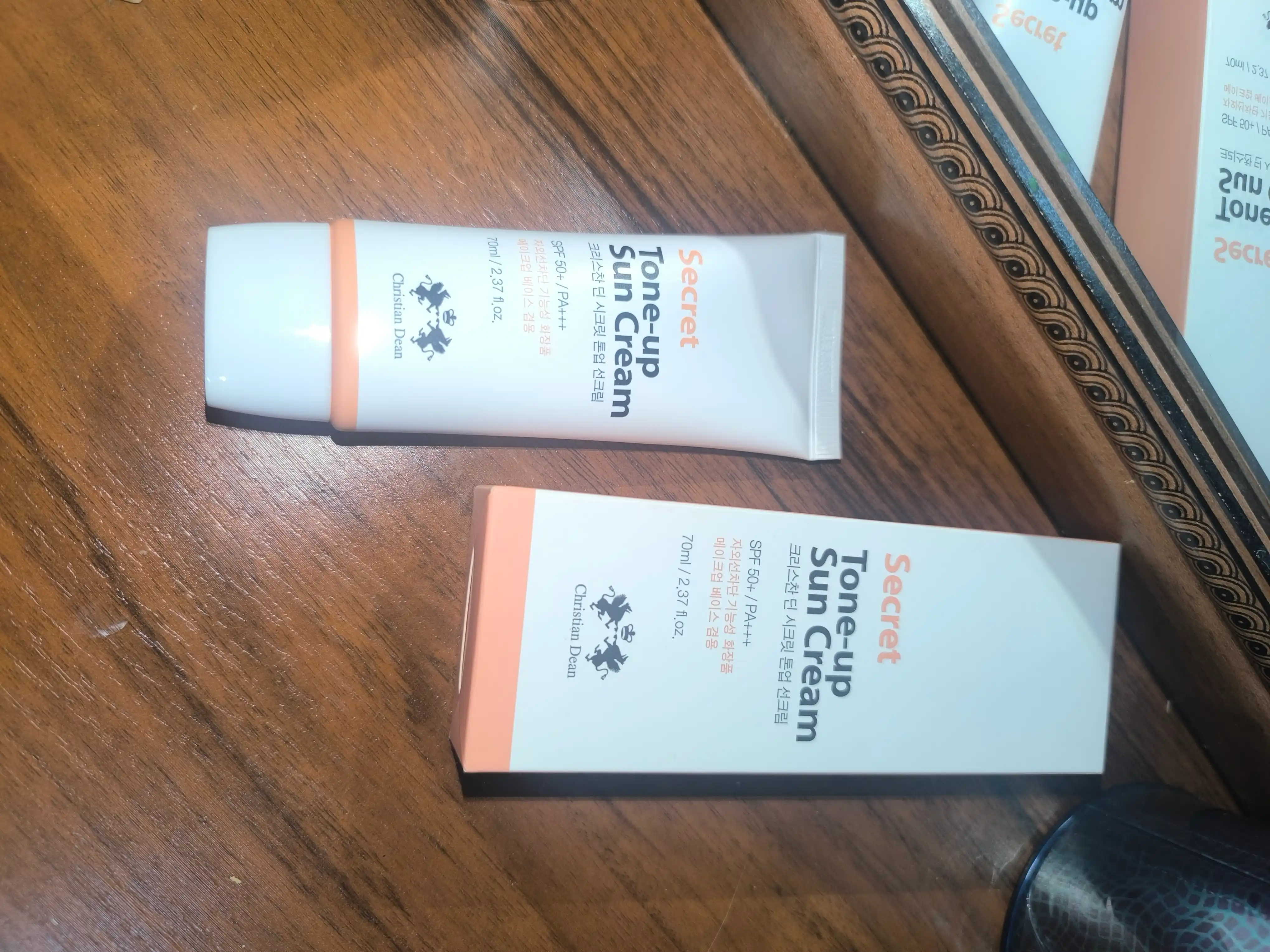 Secret Tone-Up Sun Cream SPF50+ PA+++, yuz uchun quyoshdan himoyalovchi va tone-up krem