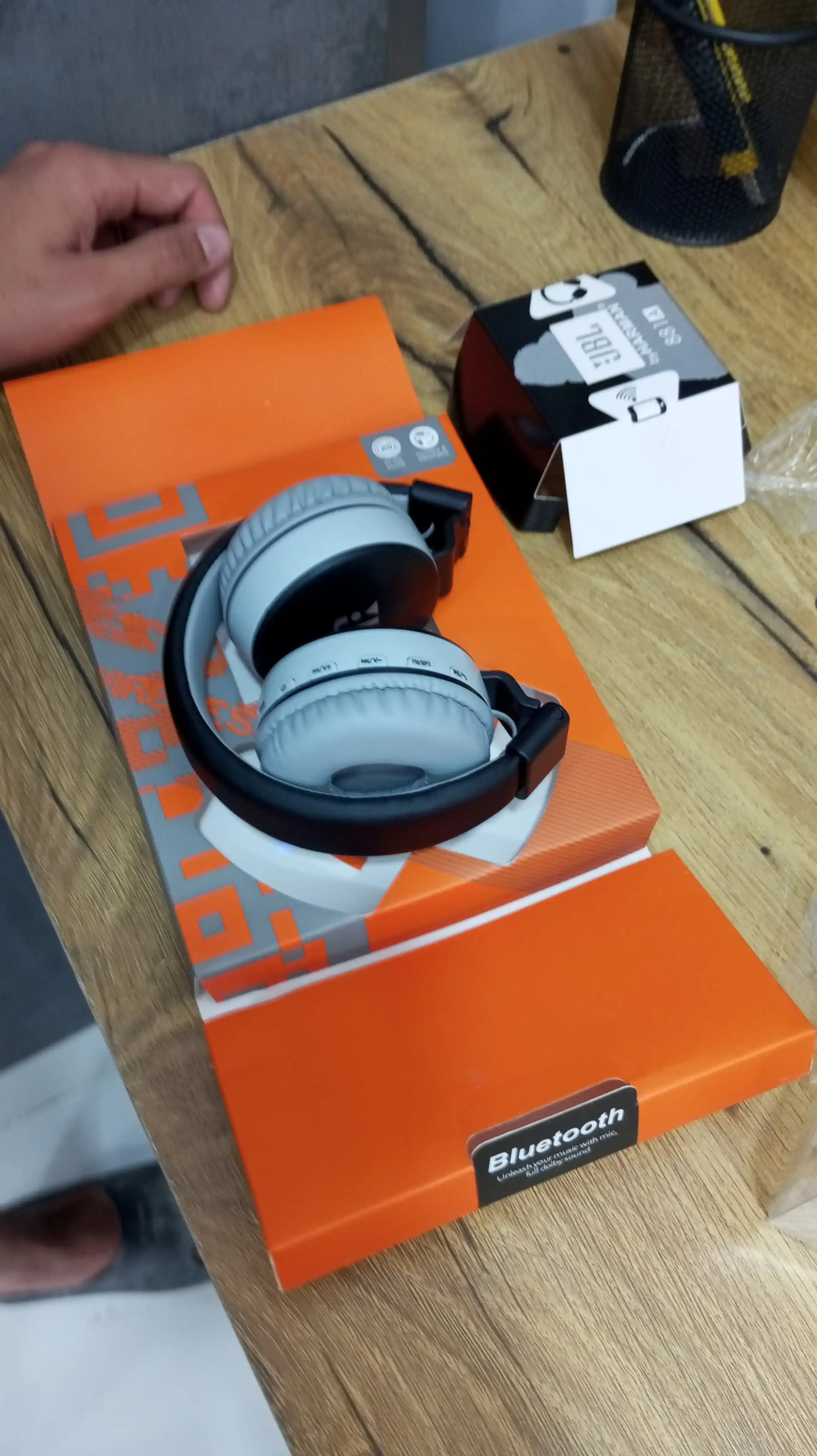 JBL 881A simsiz Bluetooth quloqchin, mikrofonli, bukiladigan dizayn