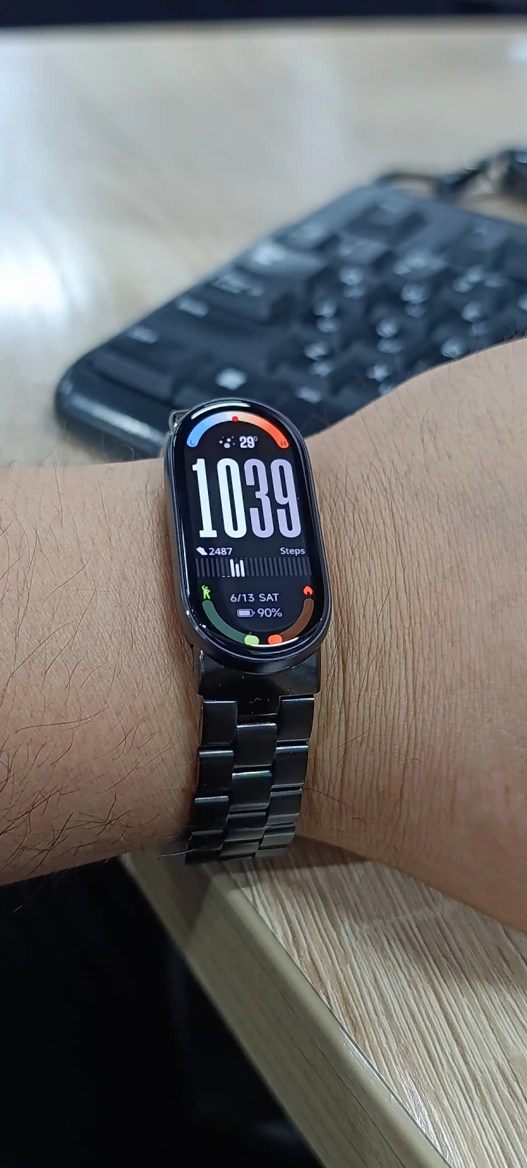 Xiaomi Smart Band 10 fitnes bilaguzugi, 1.72" AMOLED displey, 150dan ortiq sport rejimlari
