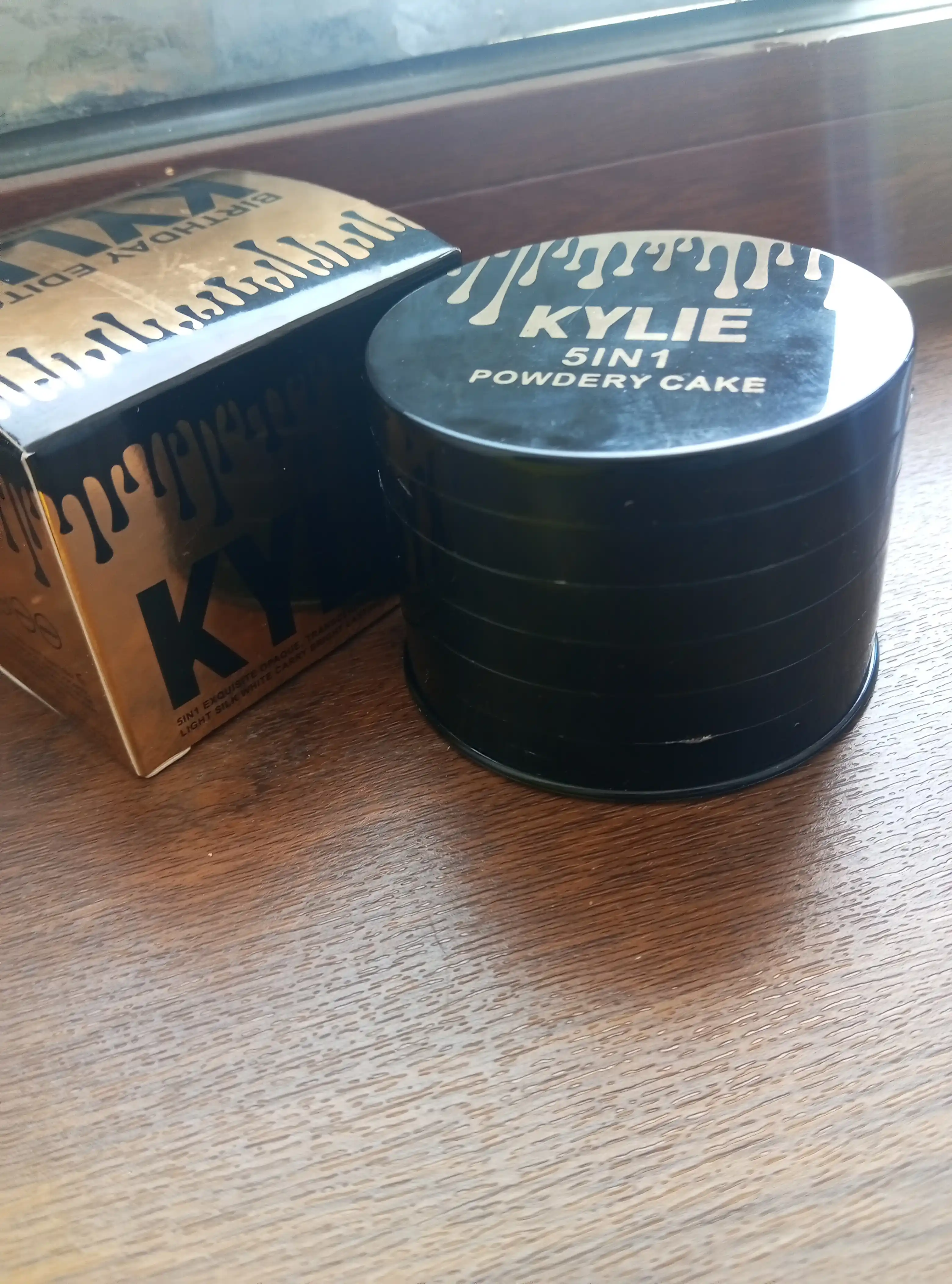 Upa yuz uchun KYLIIE, 5 tasi 1 da