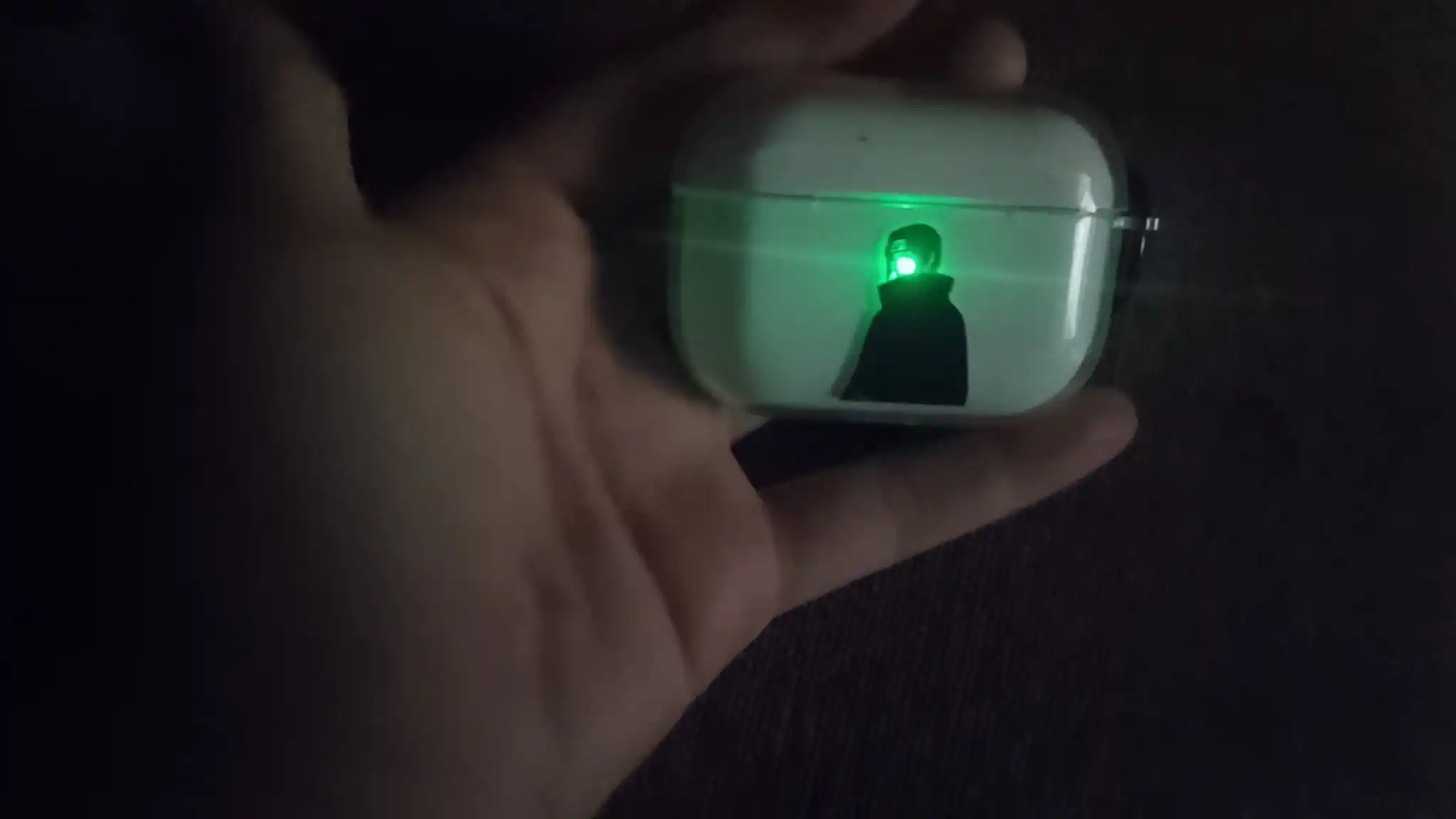 G'ilof AirPods quloqchinlar uchun karabin bilan, silikondan, anime Naruto dizayni bilan