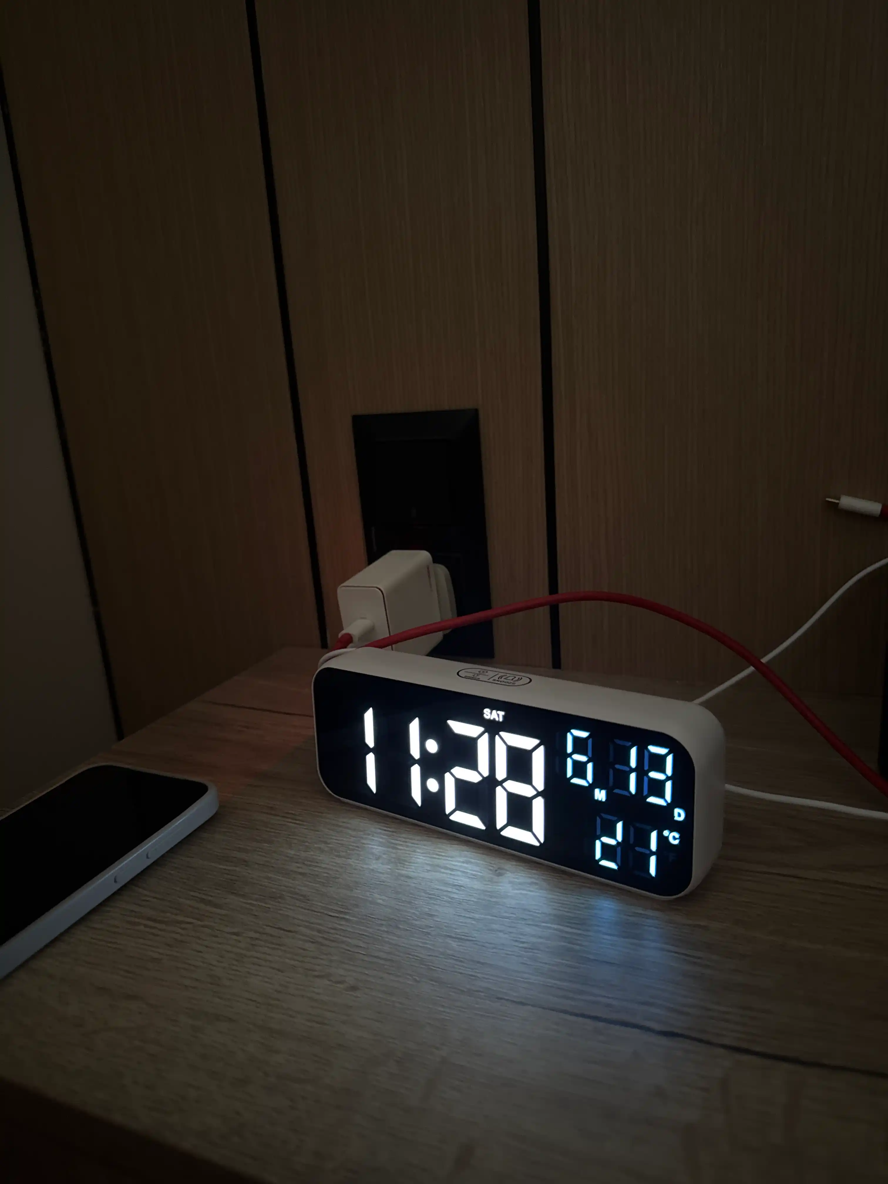 Современные, многофункциональные LED настольные часы