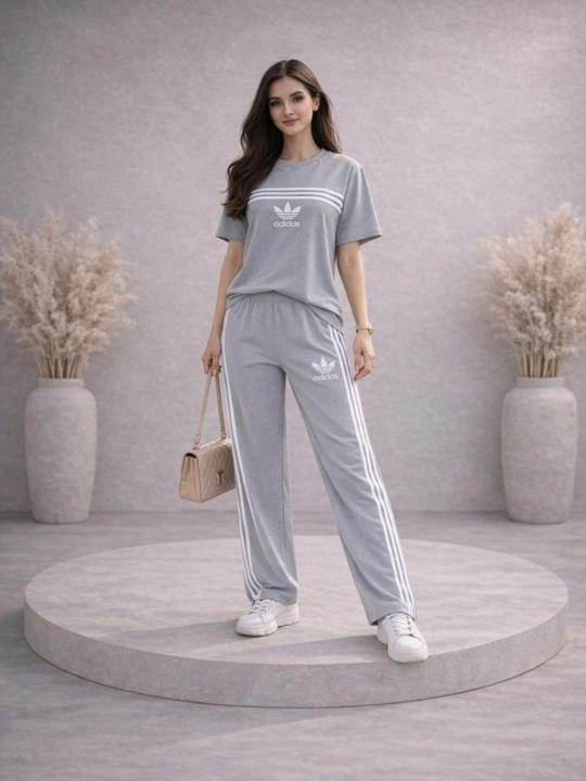 Ayollar sport kiyim to'plami, futbolka va keng shim, trend casual street outfit - 