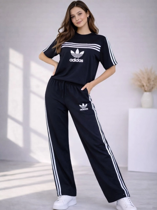 Женский спортивный комплект, футболка и широкие брюки, casual outfit - 