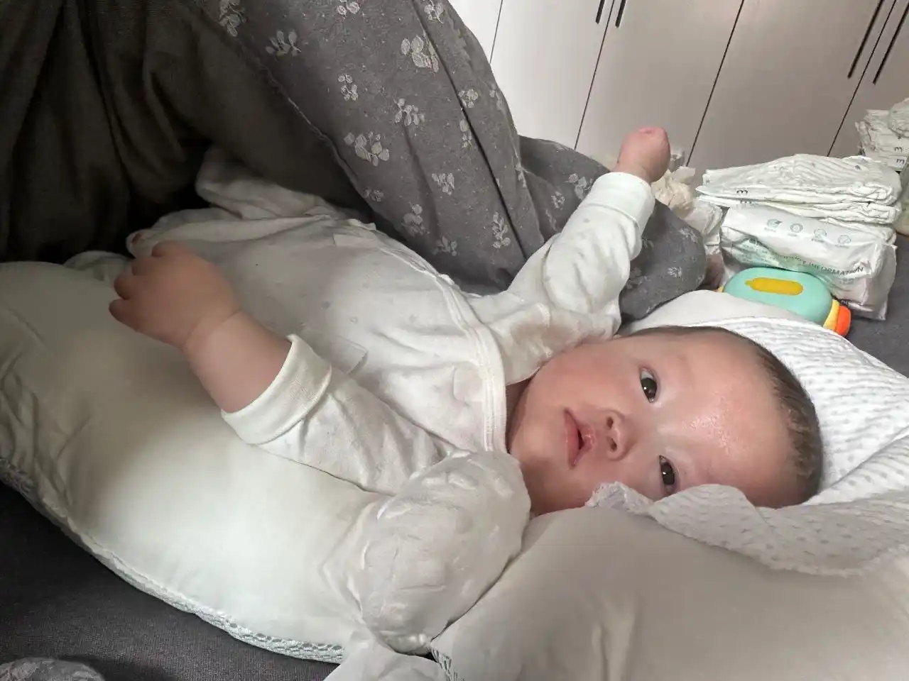 Yangi tug'ilgan chaqaloqlar uchun yostiq, positioner ortopedik